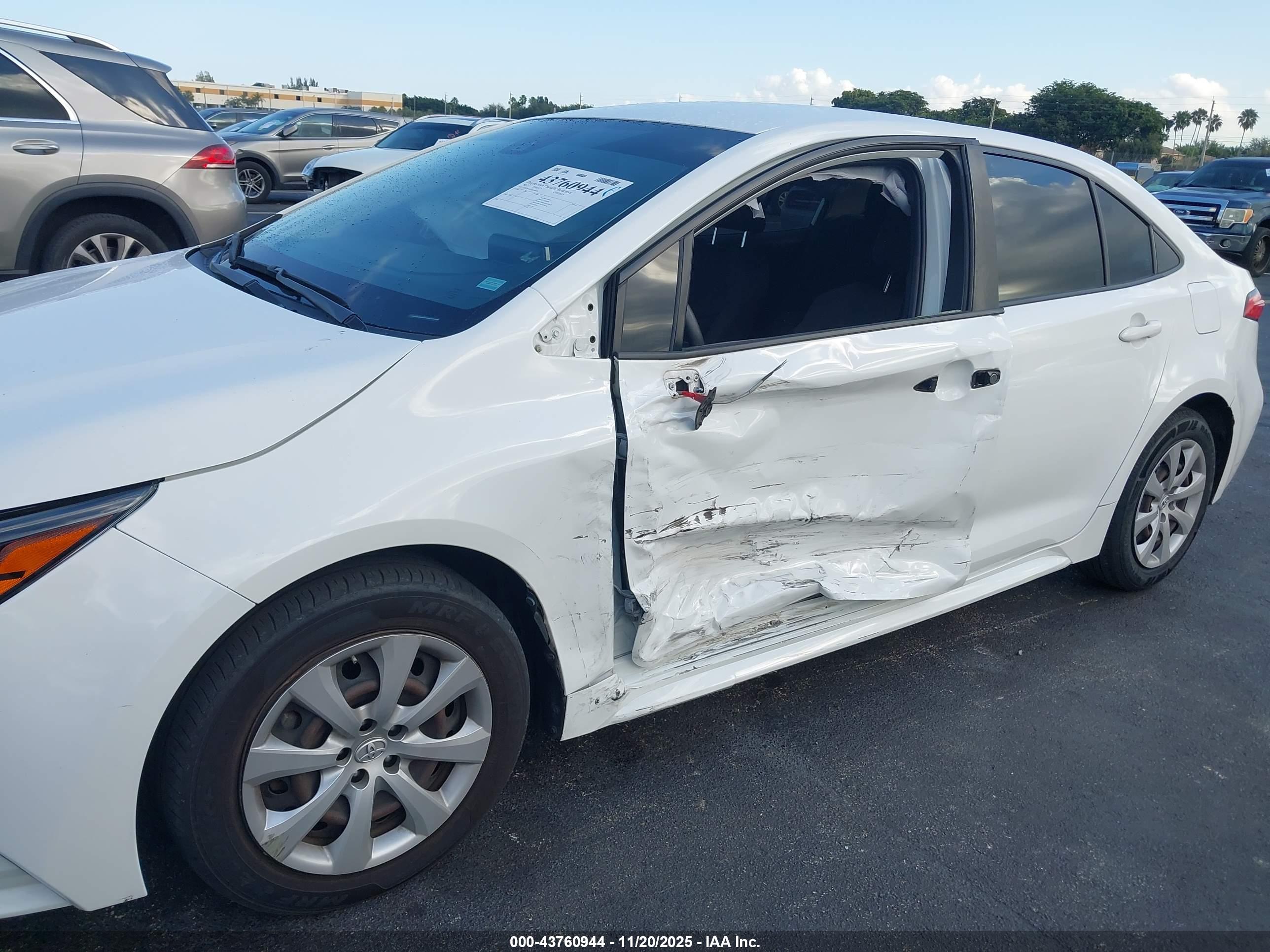 TOYOTA COROLLA image 6