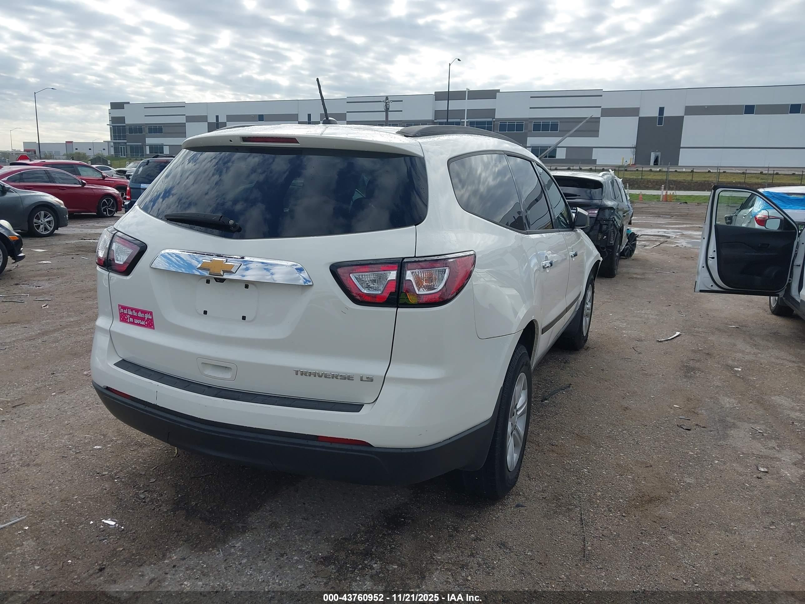 CHEVROLET TRAVERSE image 4