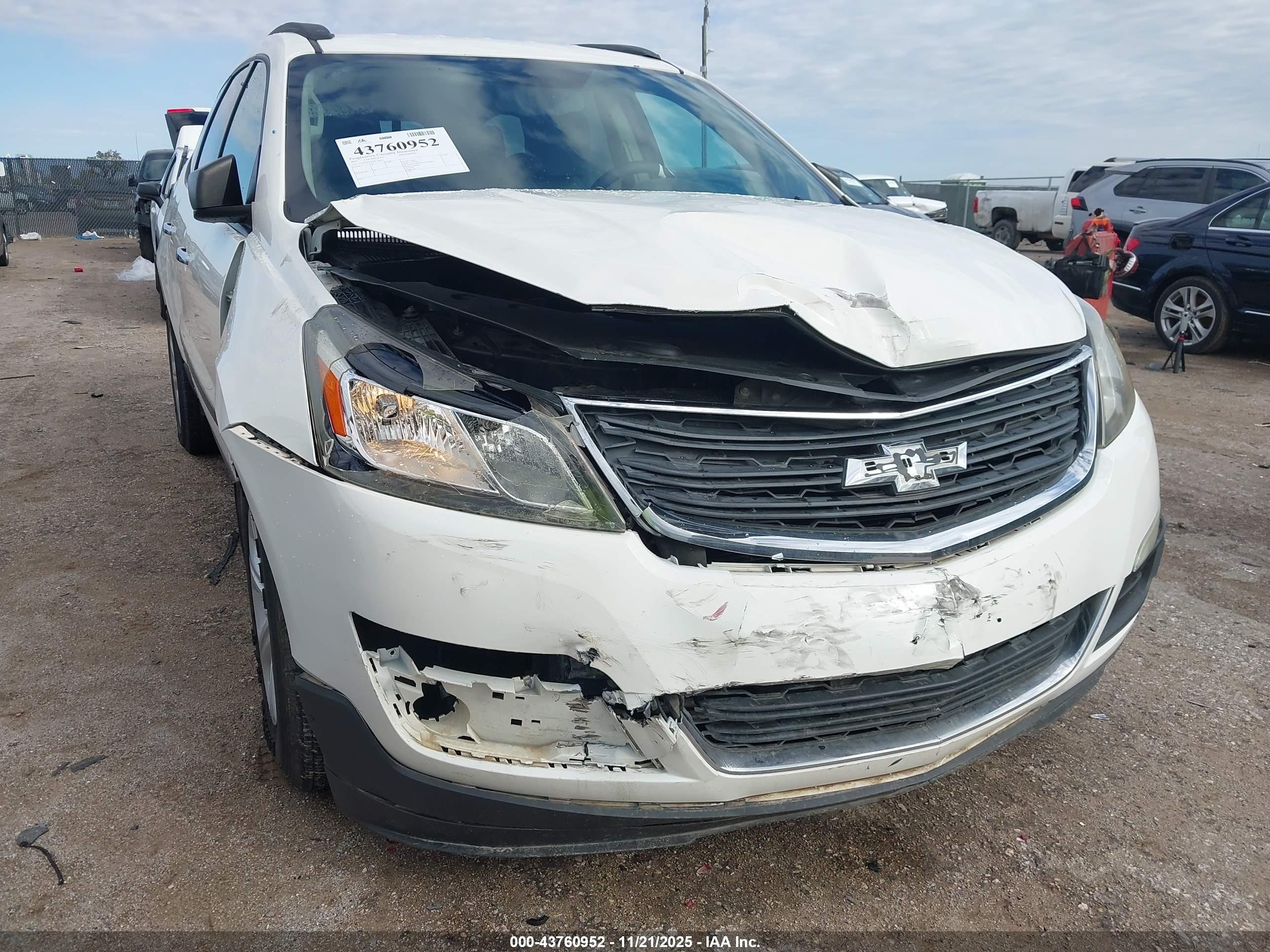 CHEVROLET TRAVERSE image 6