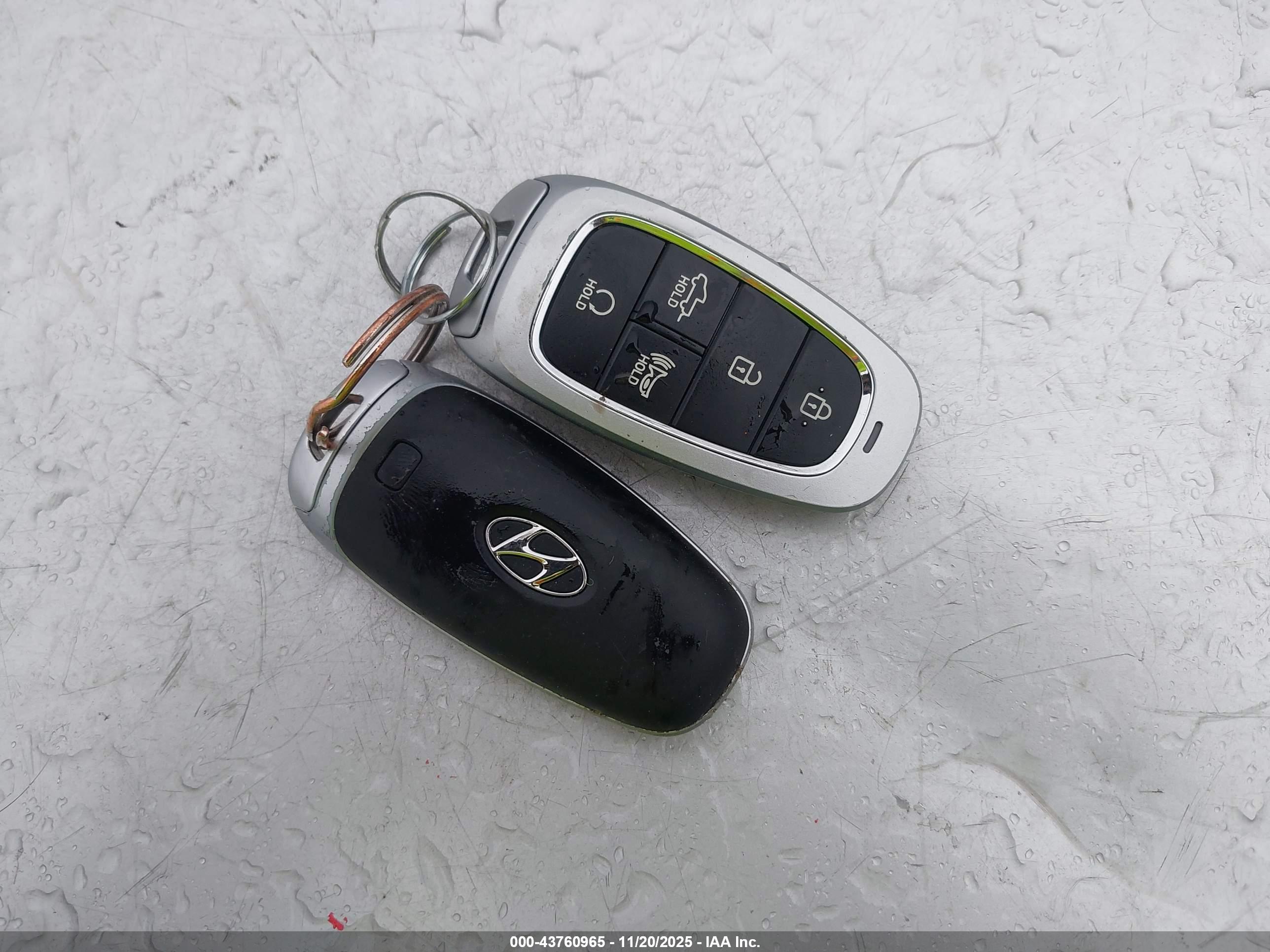 HYUNDAI SANTA image 11