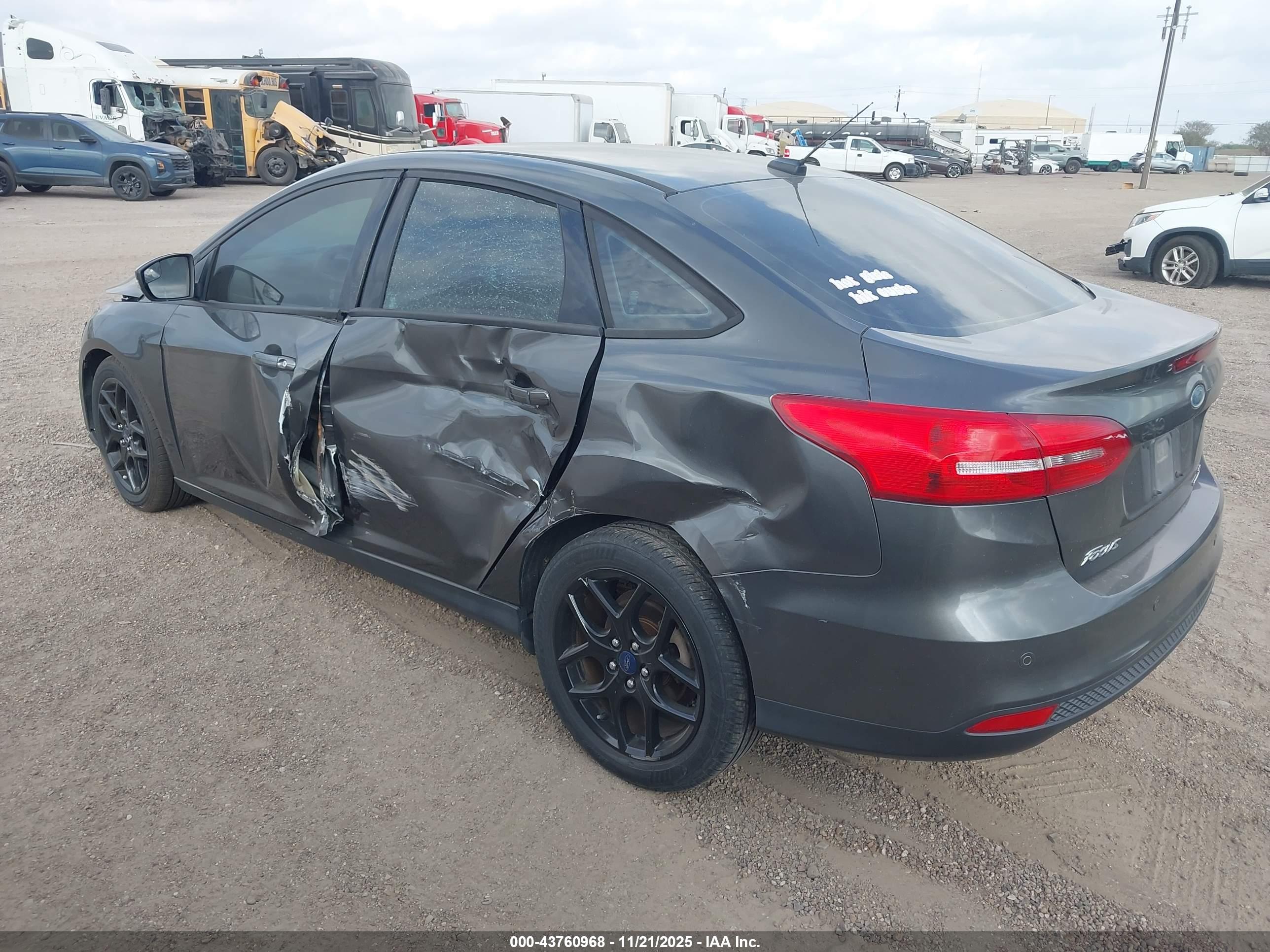 FORD FOCUS image 3