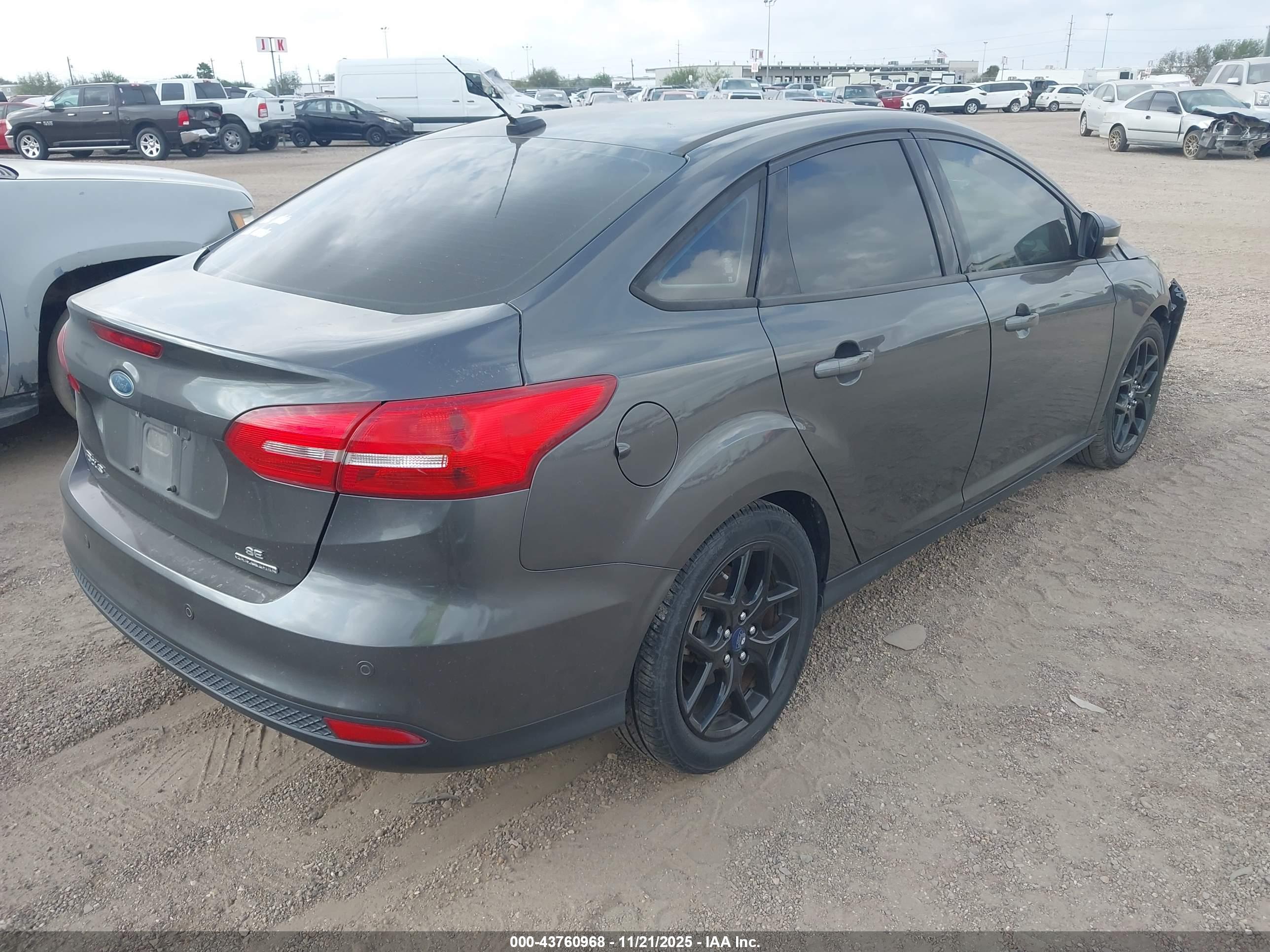 FORD FOCUS image 4