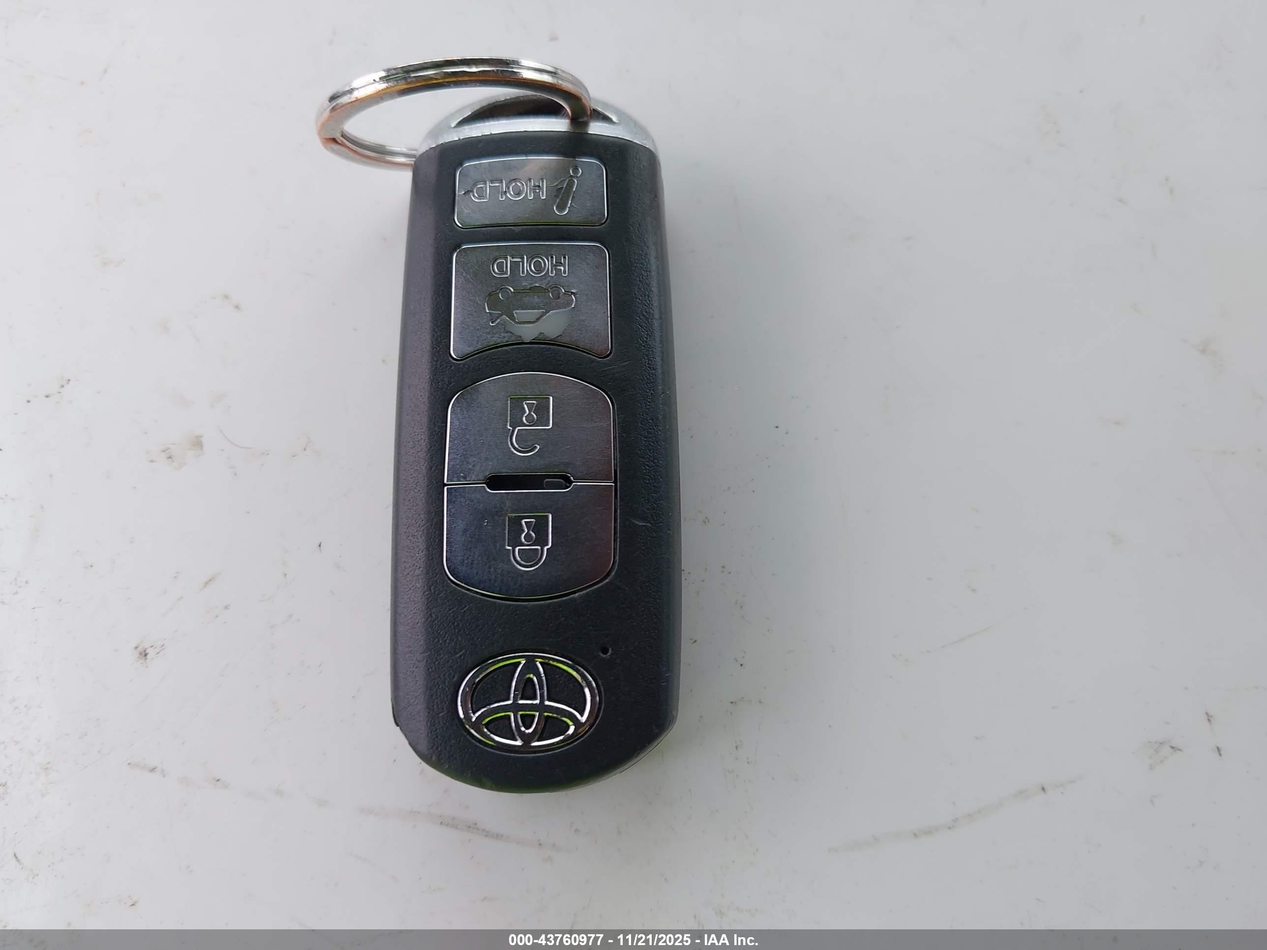TOYOTA YARIS image 11