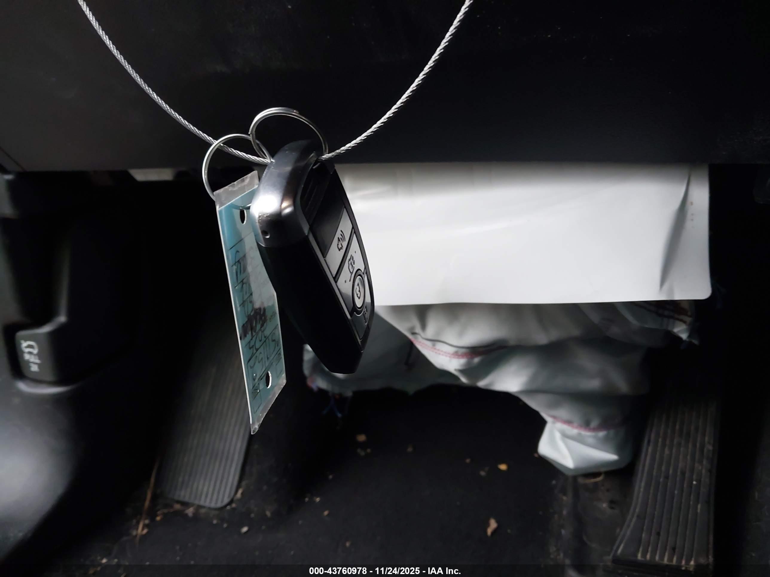 FORD EXPLORER image 11