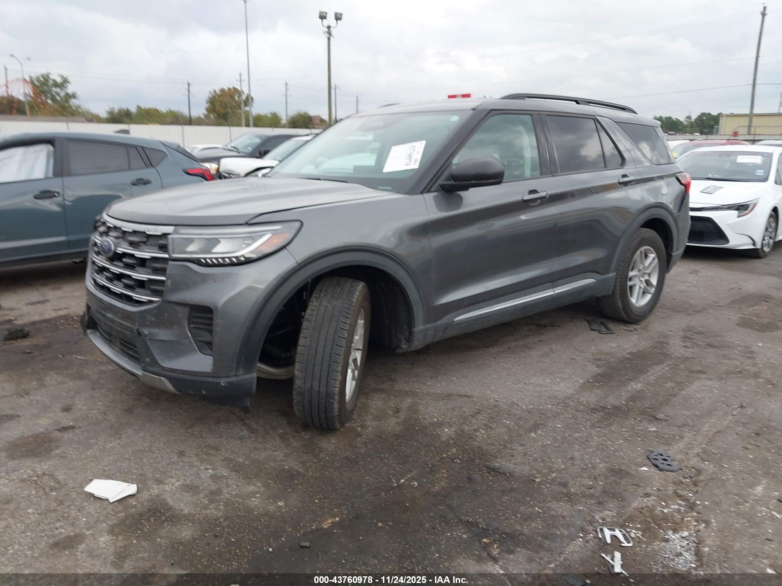 FORD EXPLORER image 2