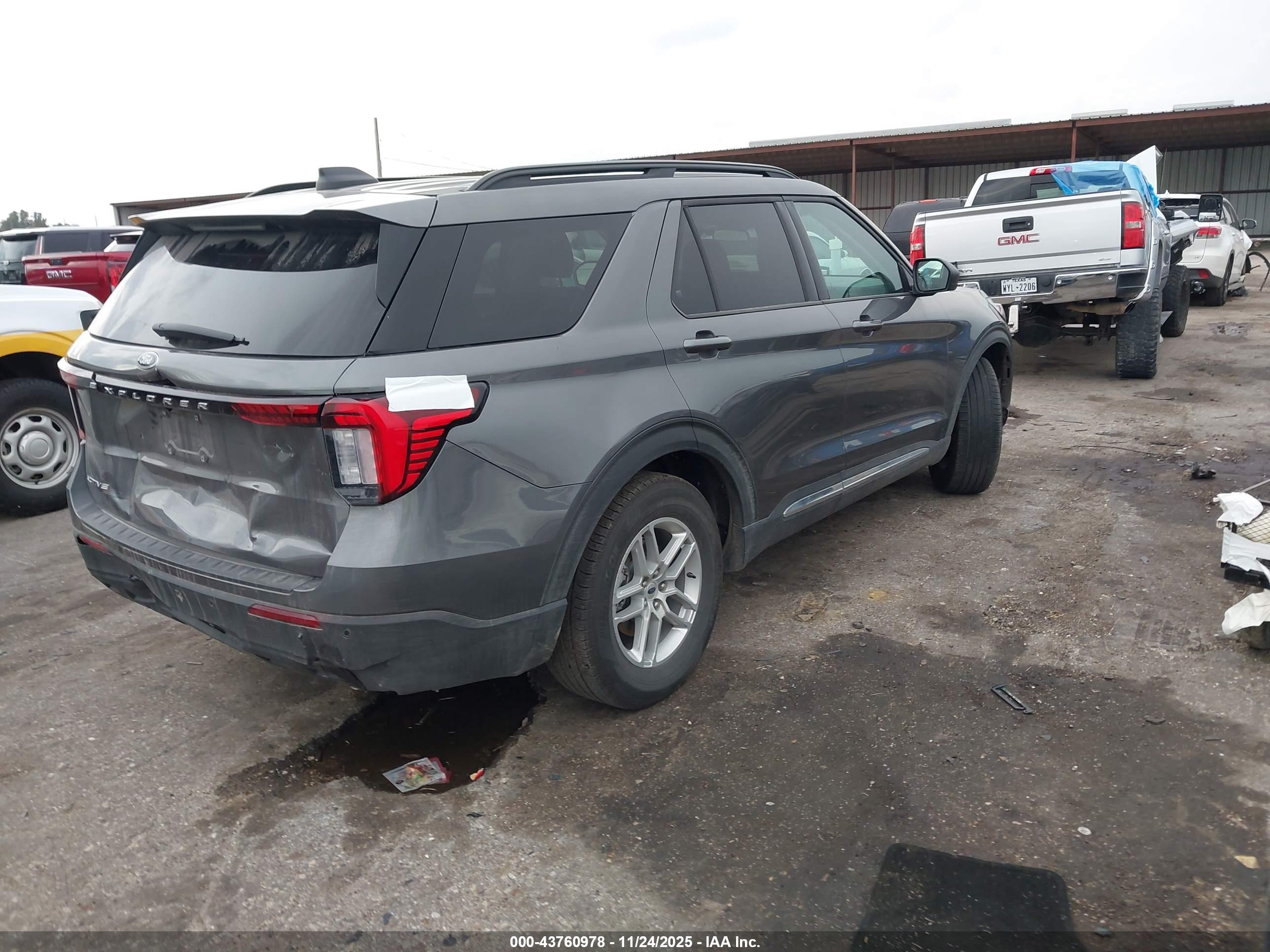 FORD EXPLORER image 4
