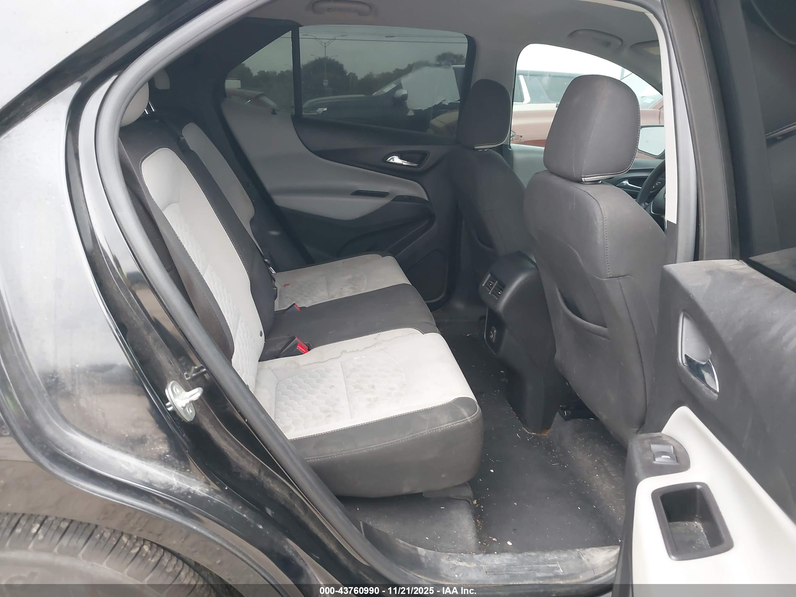 CHEVROLET EQUINOX image 8