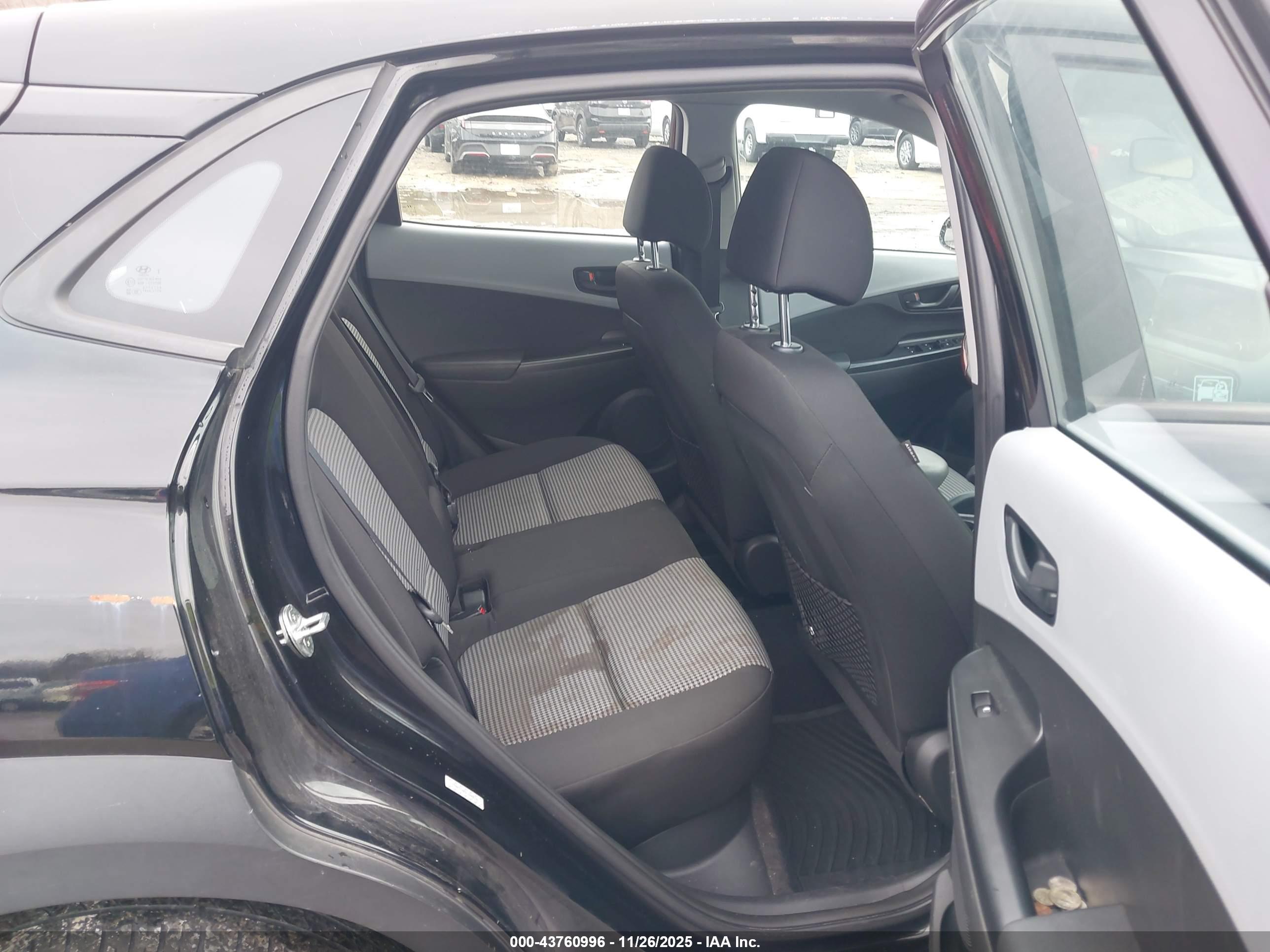 HYUNDAI KONA image 8