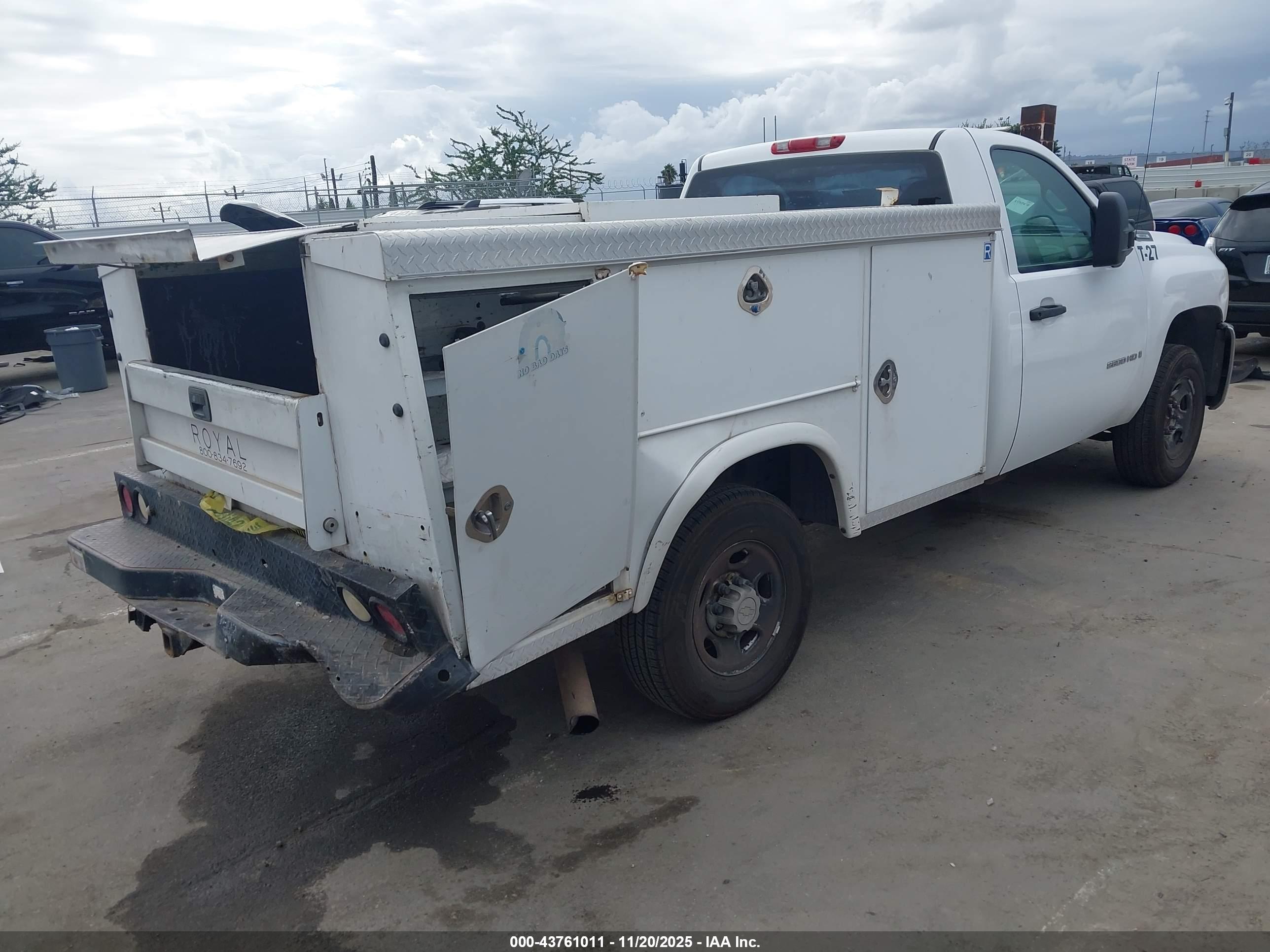 CHEVROLET SILVERADO image 4