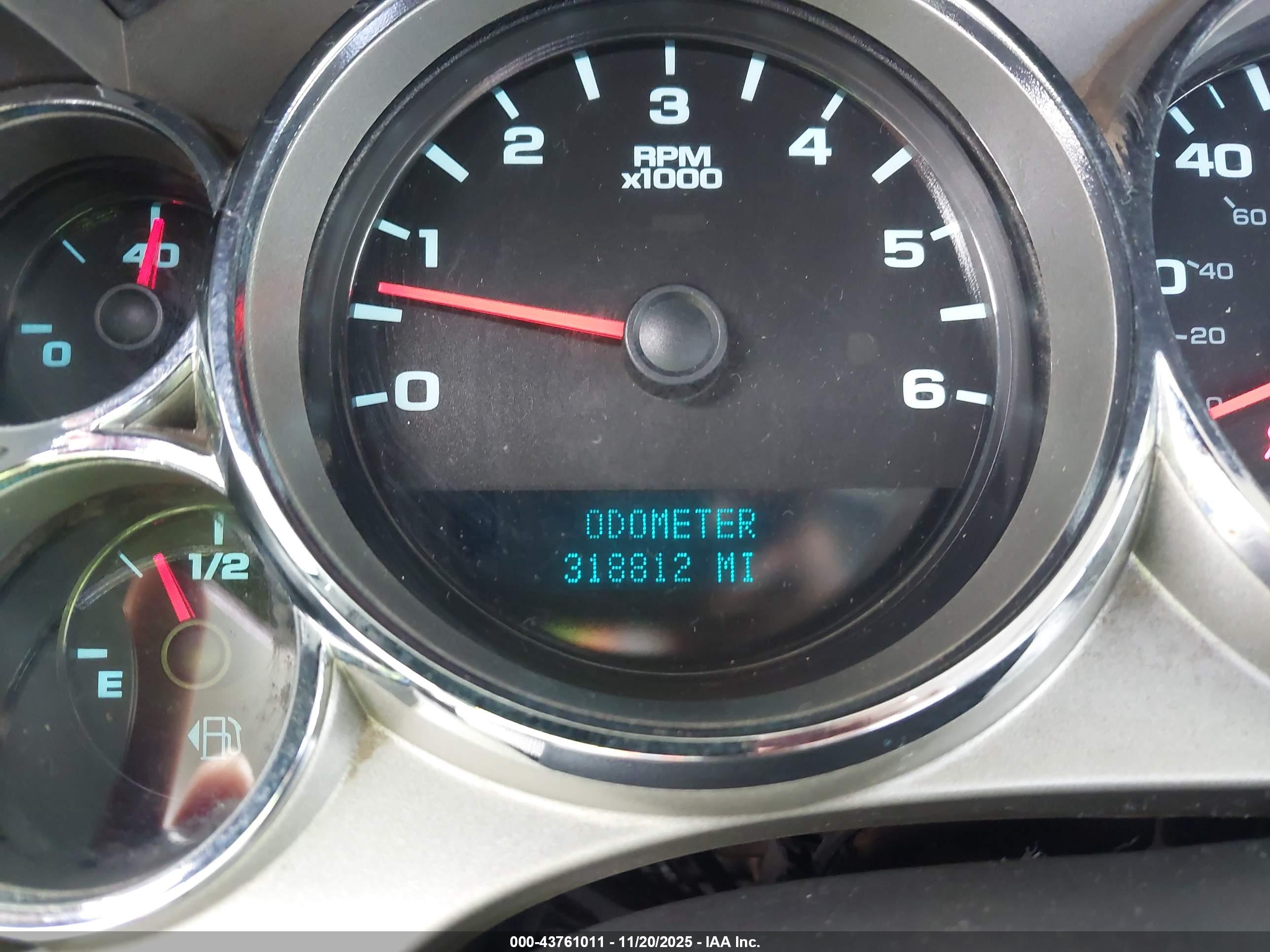 CHEVROLET SILVERADO image 7