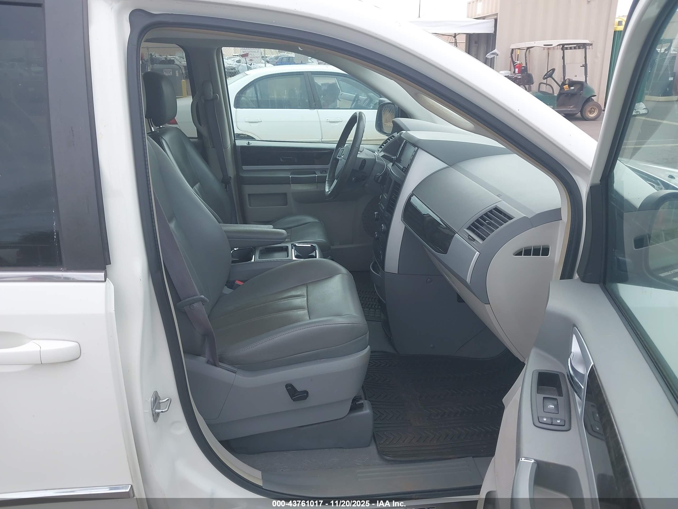 DODGE GRAND image 5