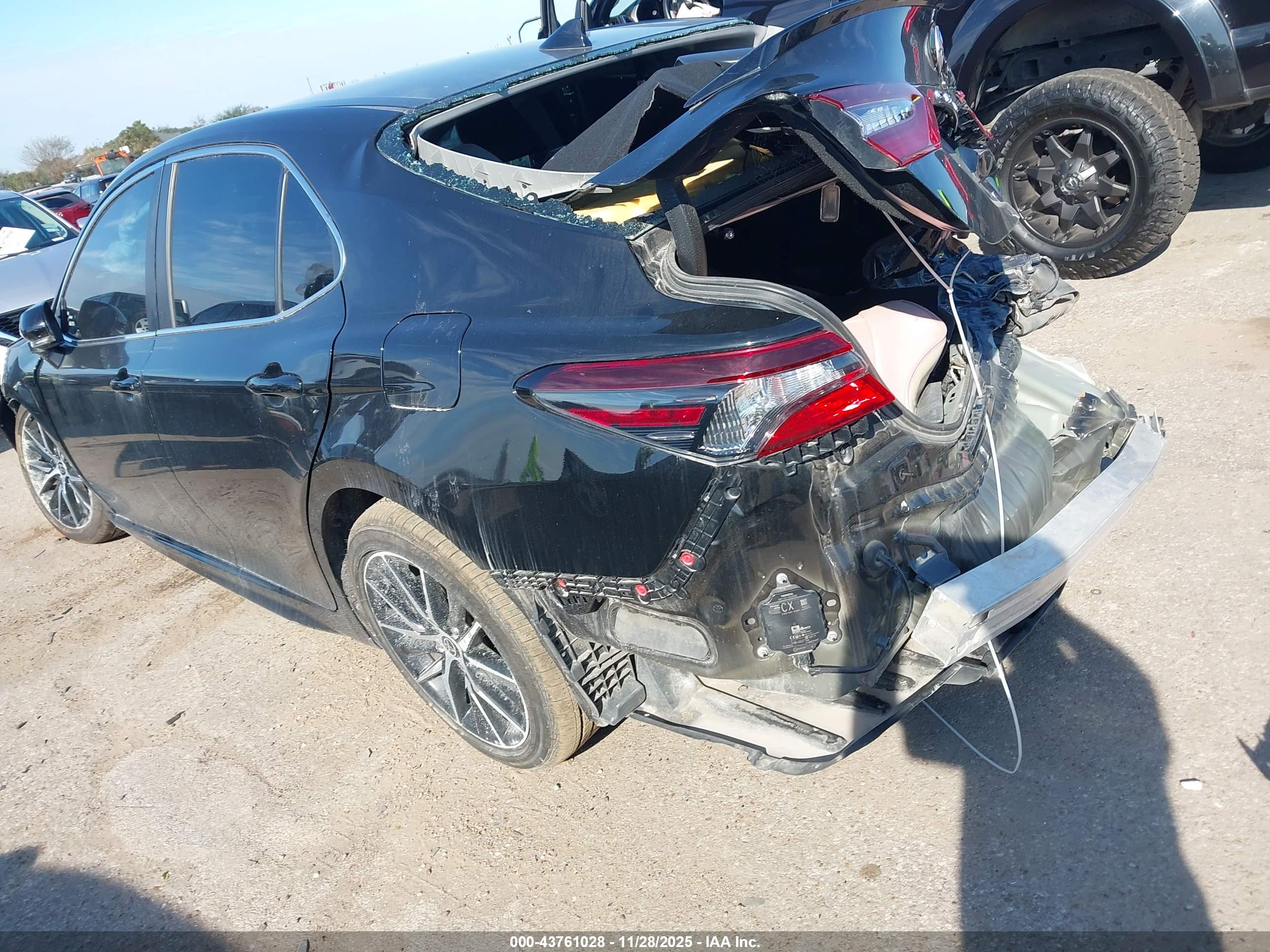 TOYOTA CAMRY image 3