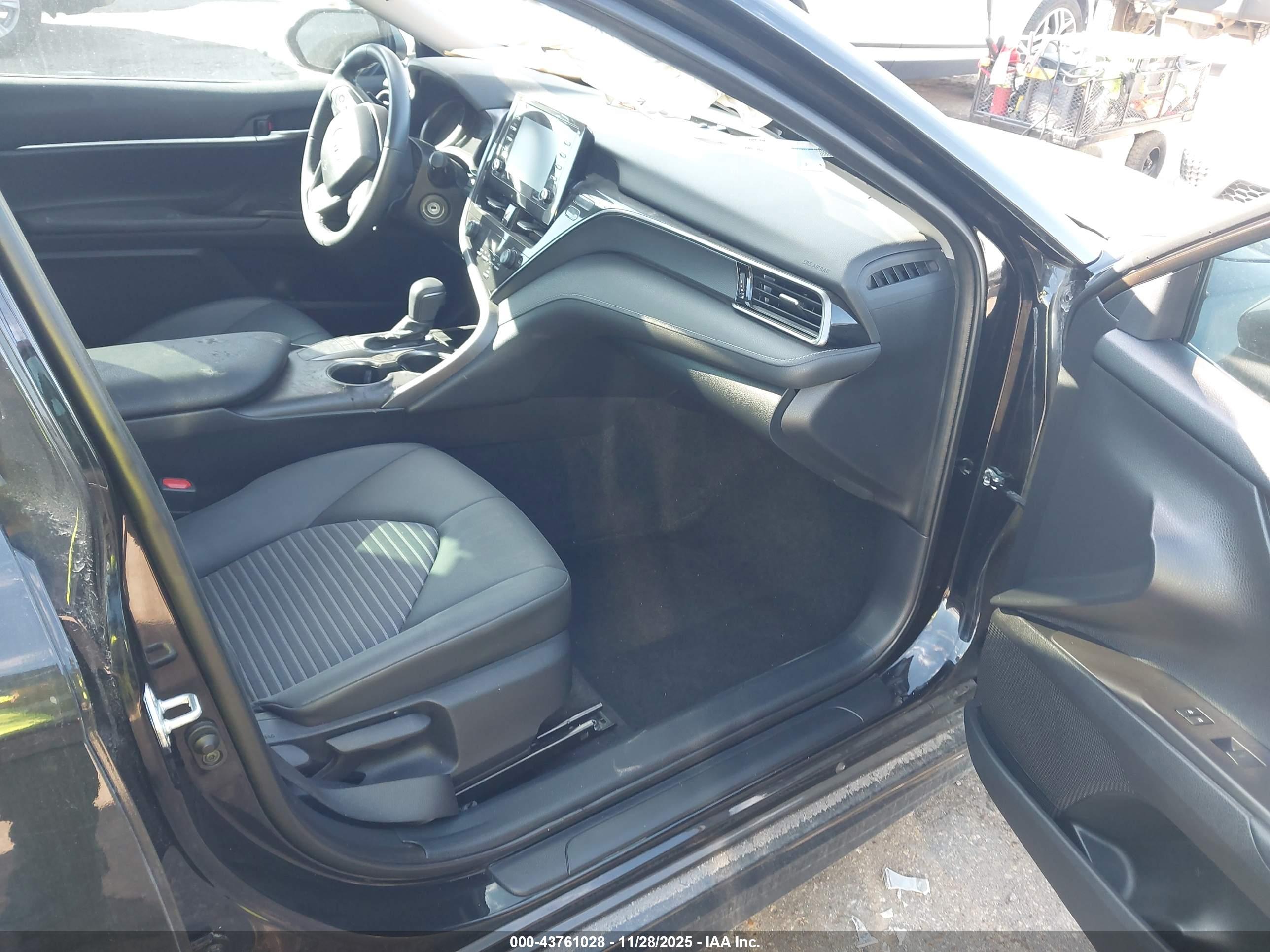 TOYOTA CAMRY image 5