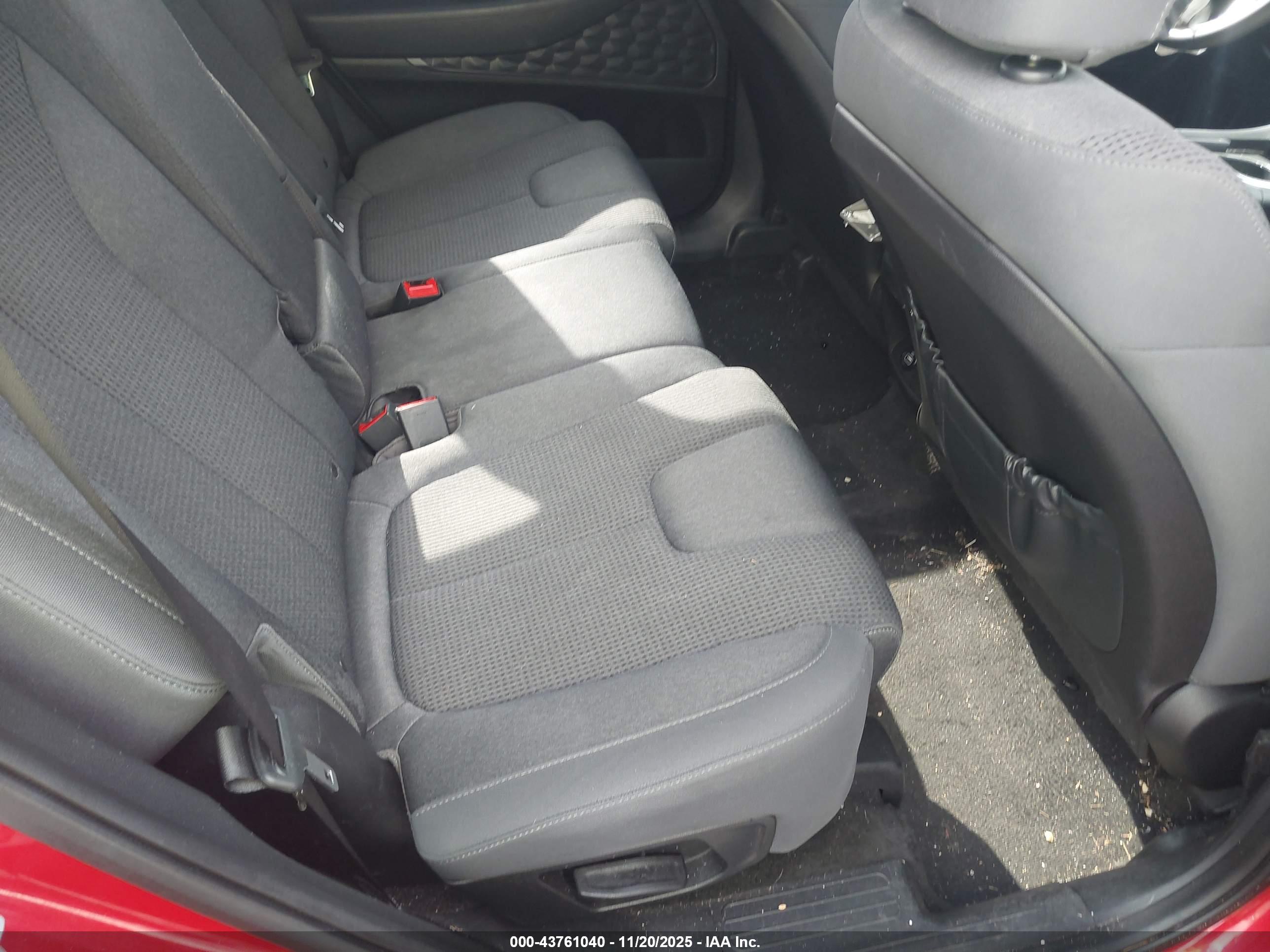 HYUNDAI SANTA image 8