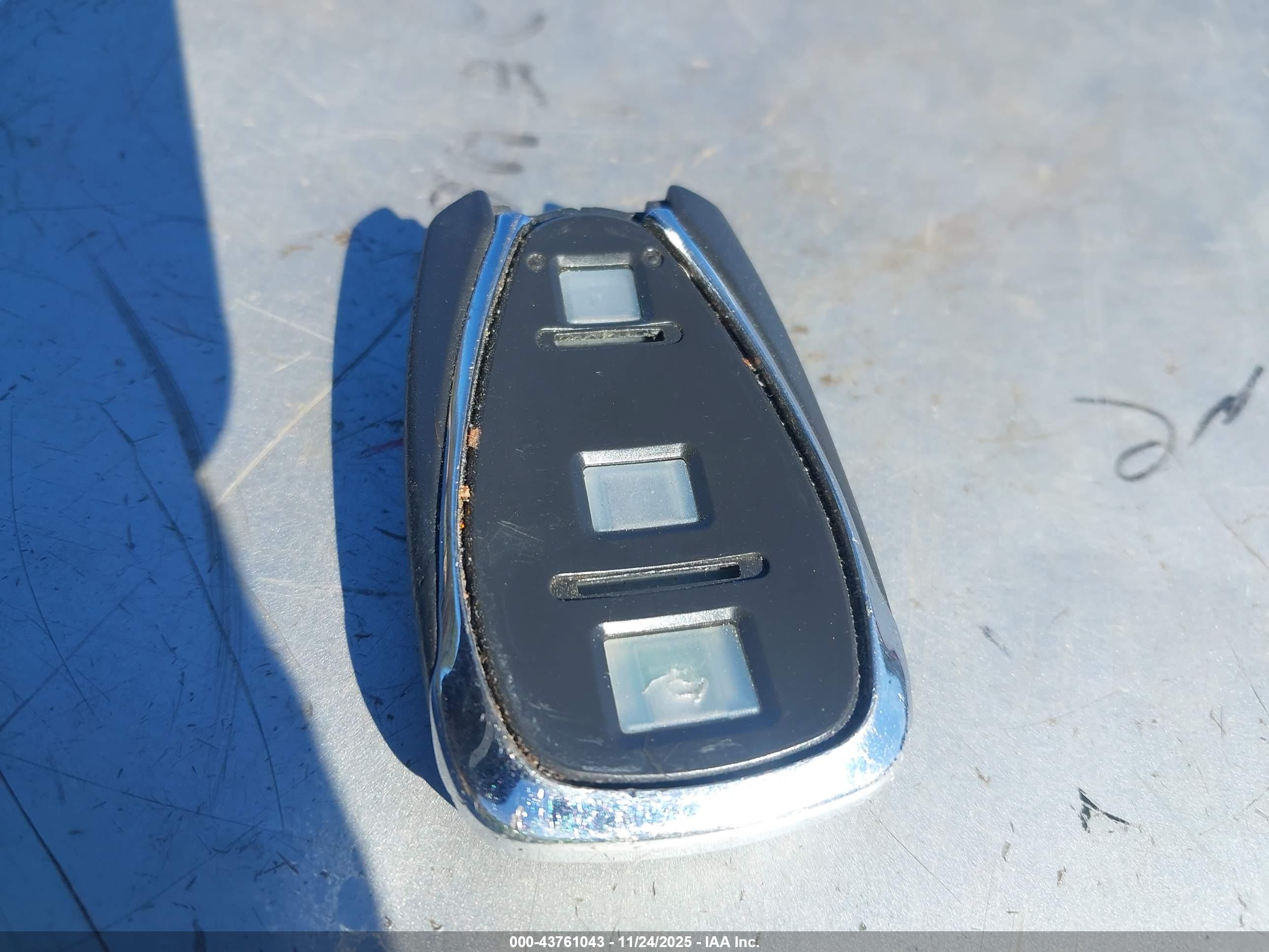CHEVROLET EQUINOX image 11