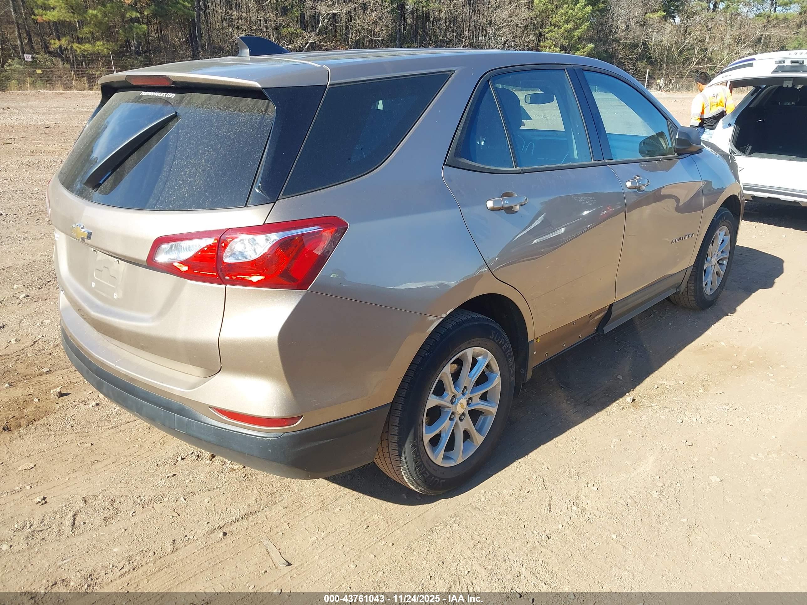 CHEVROLET EQUINOX image 4