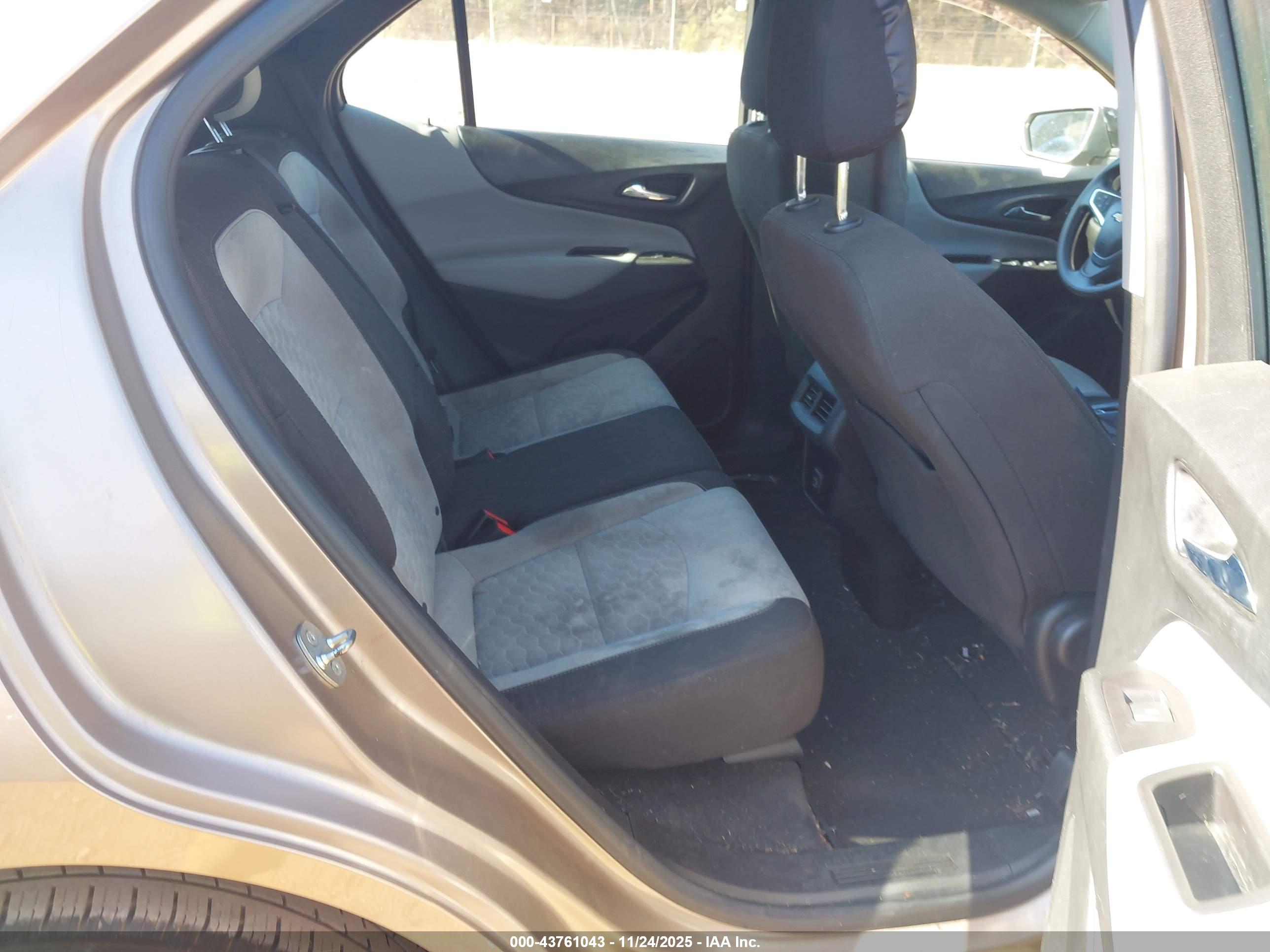 CHEVROLET EQUINOX image 8