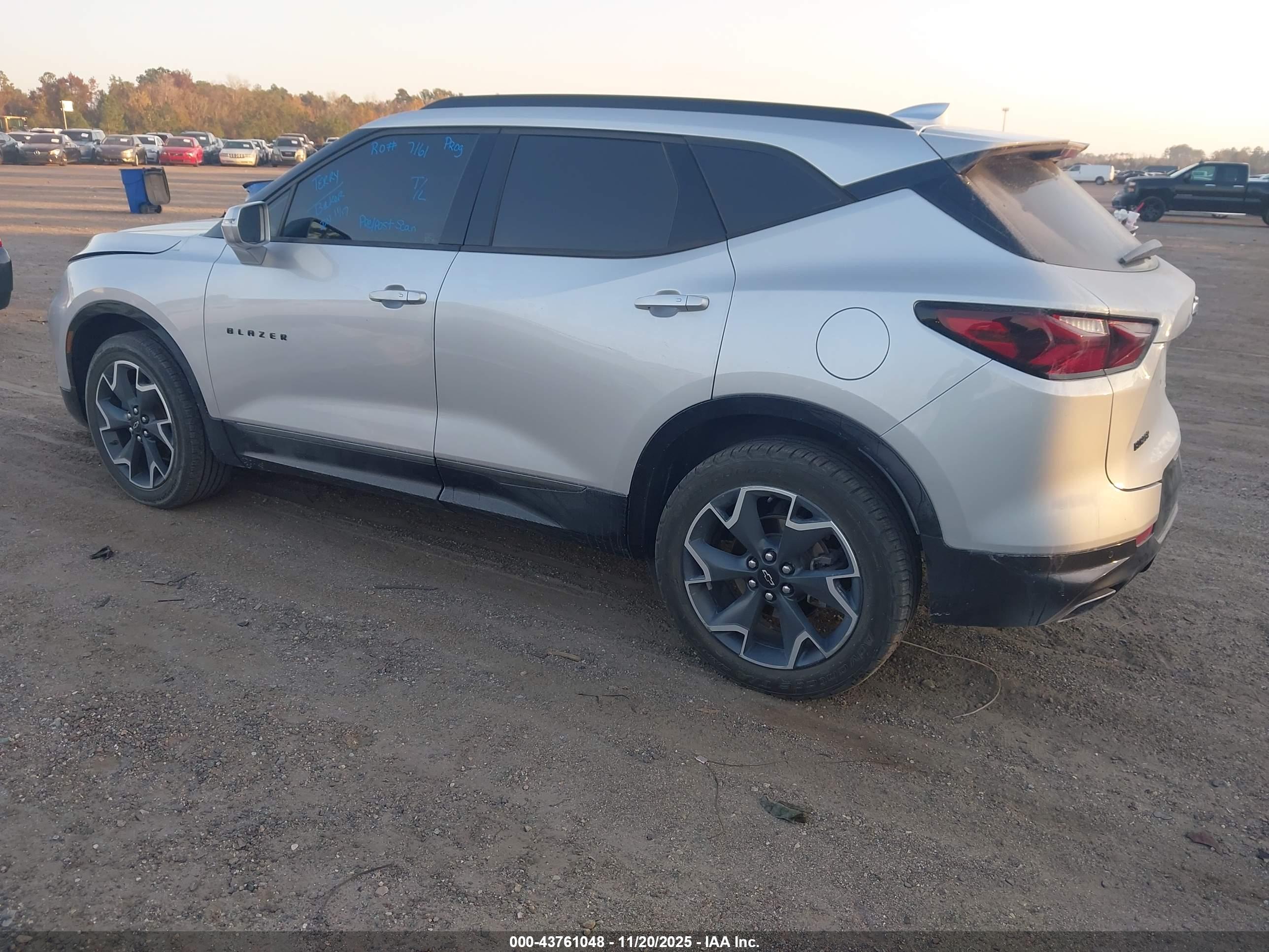 CHEVROLET BLAZER image 3