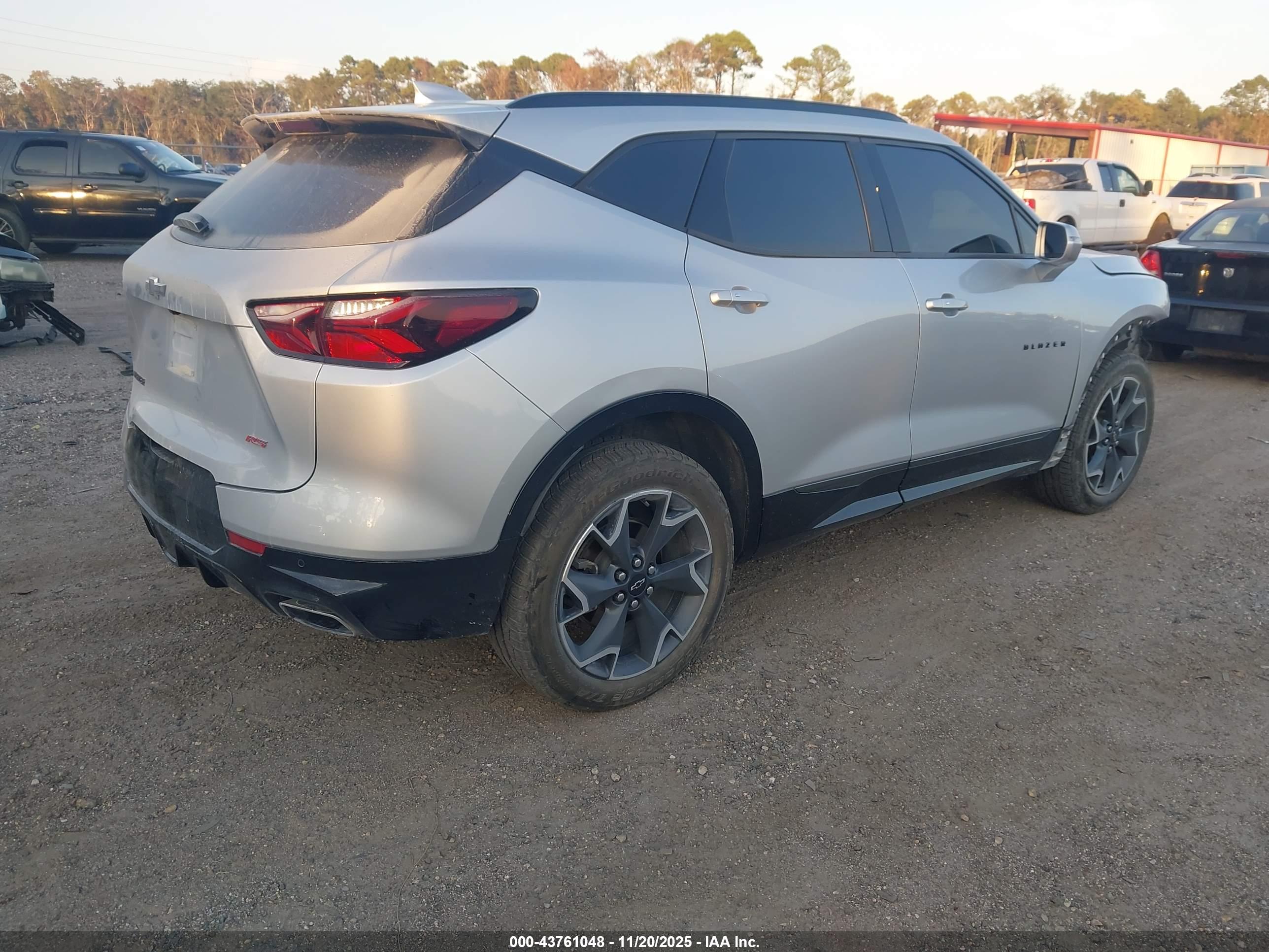 CHEVROLET BLAZER image 4