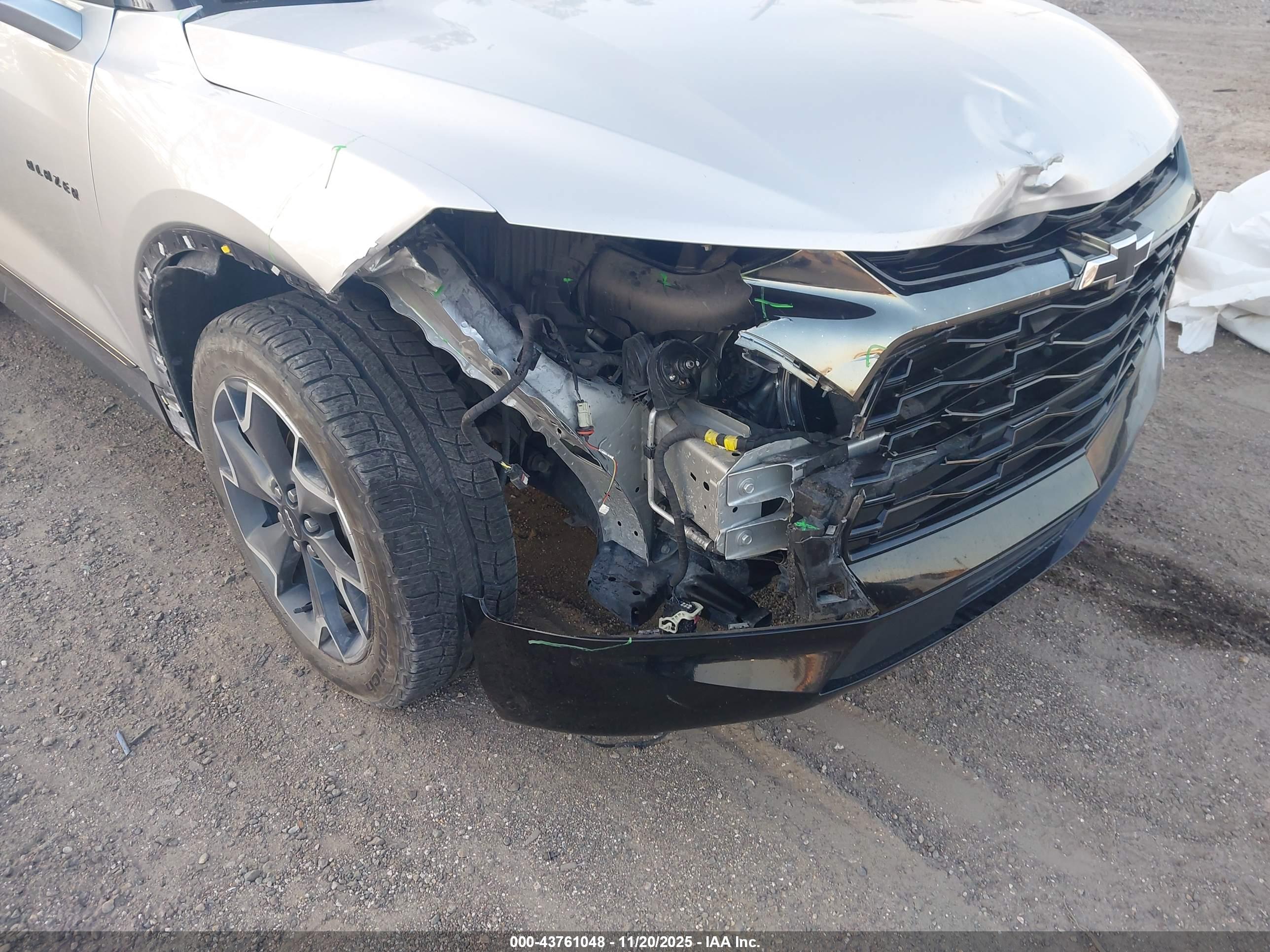 CHEVROLET BLAZER image 6