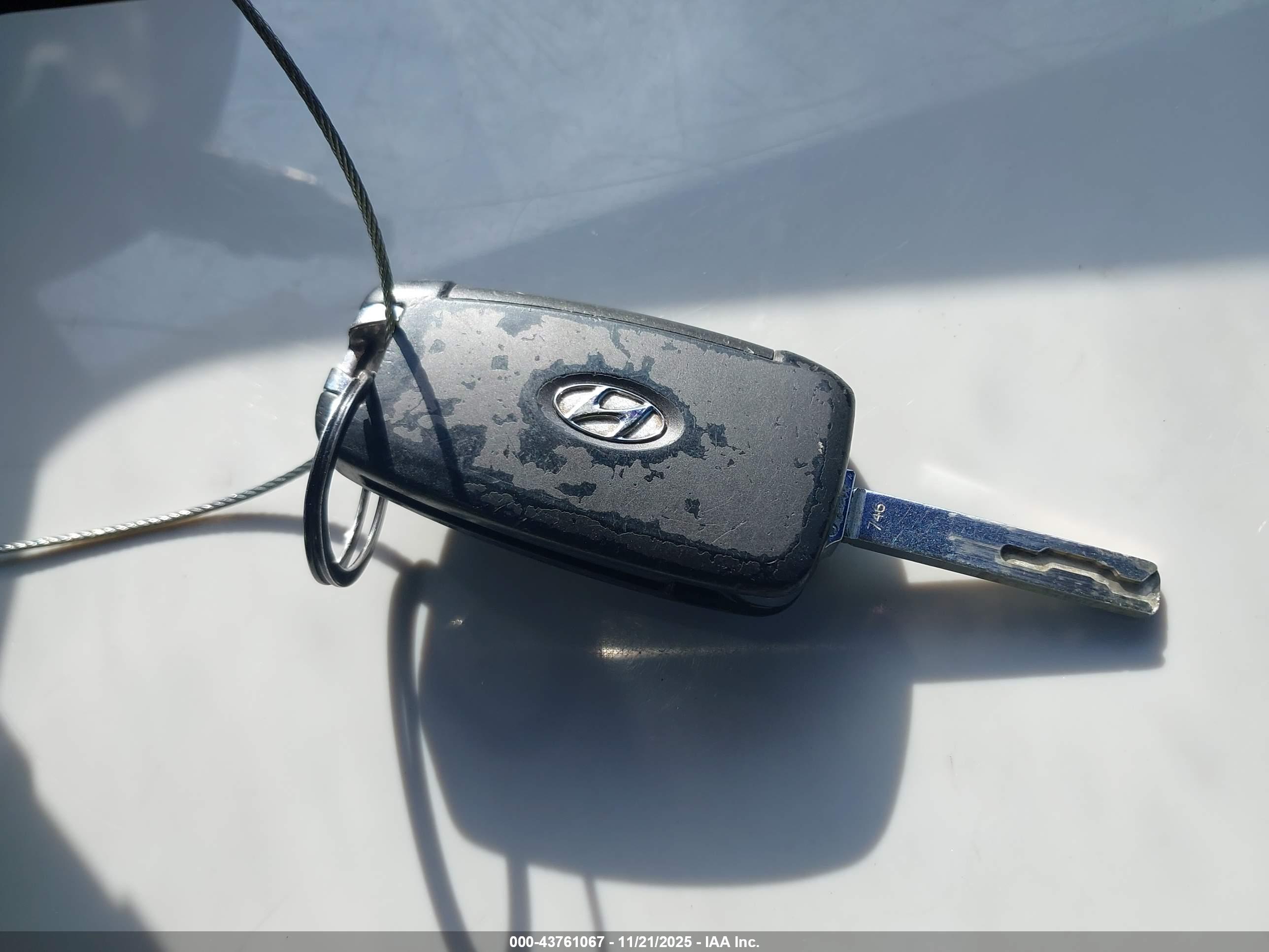 HYUNDAI ACCENT image 11