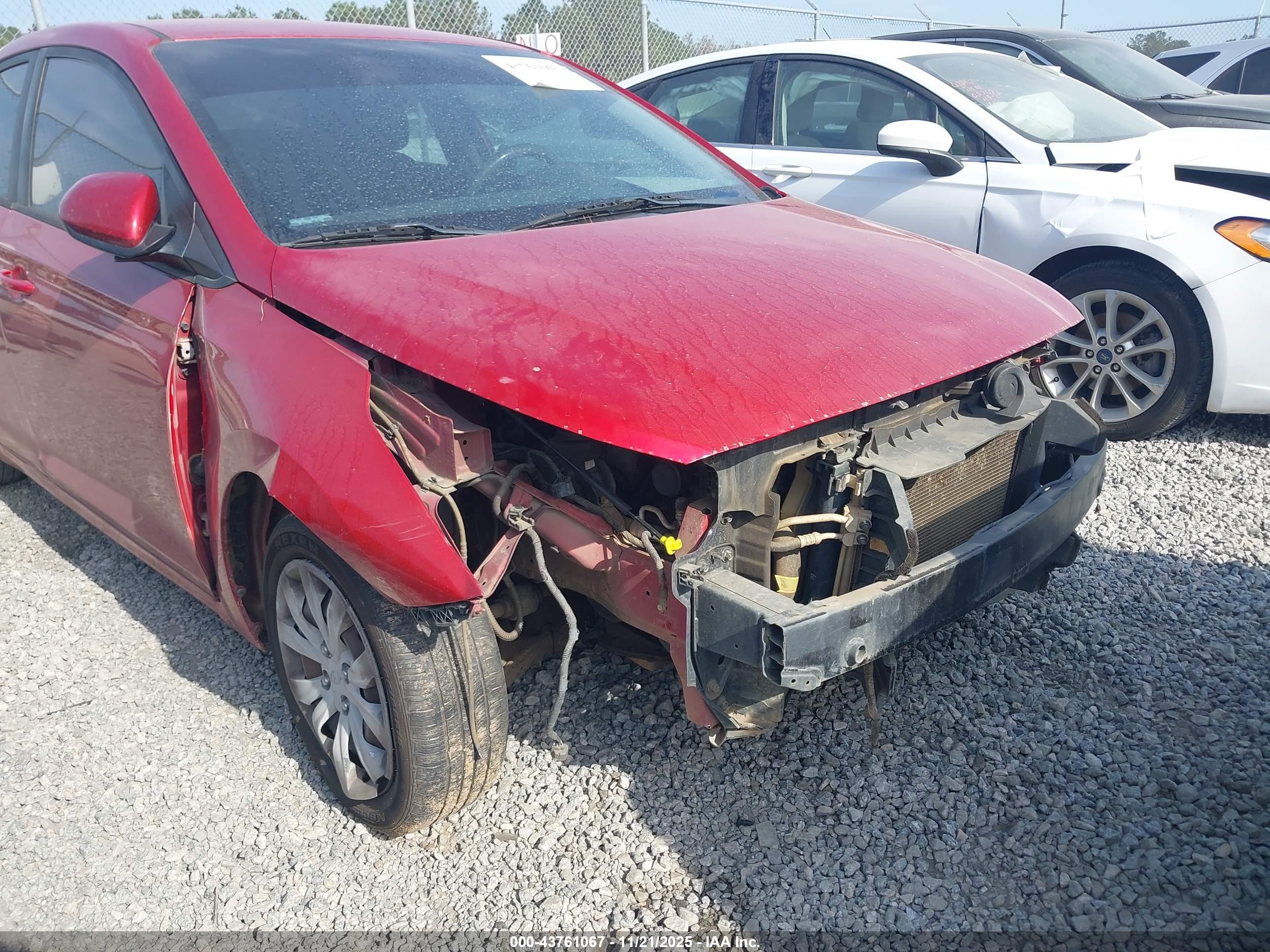 HYUNDAI ACCENT image 6