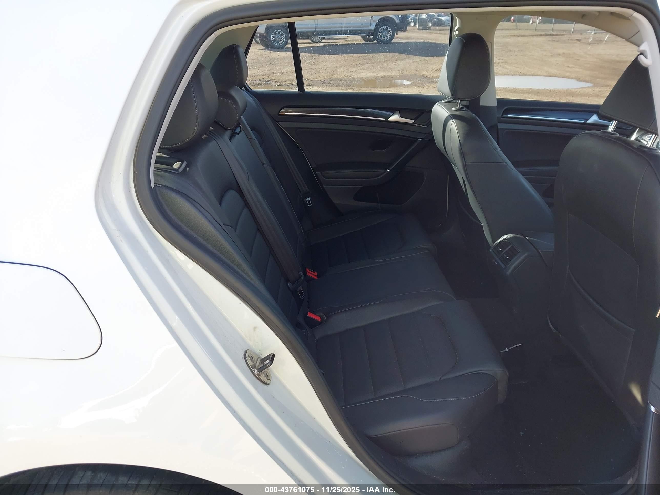 VOLKSWAGEN GOLF image 8