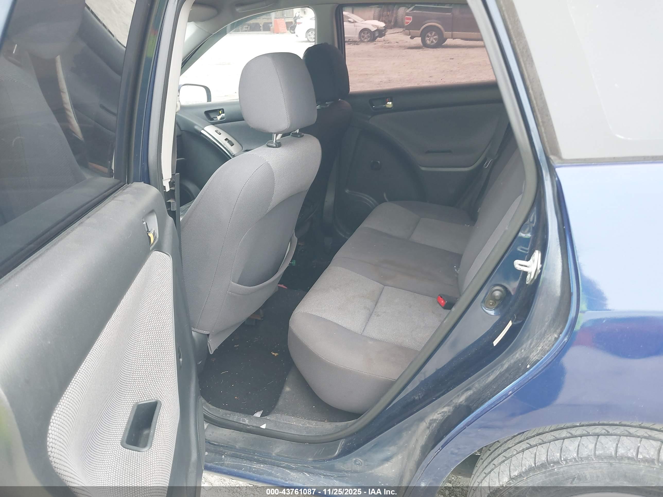 TOYOTA MATRIX image 8