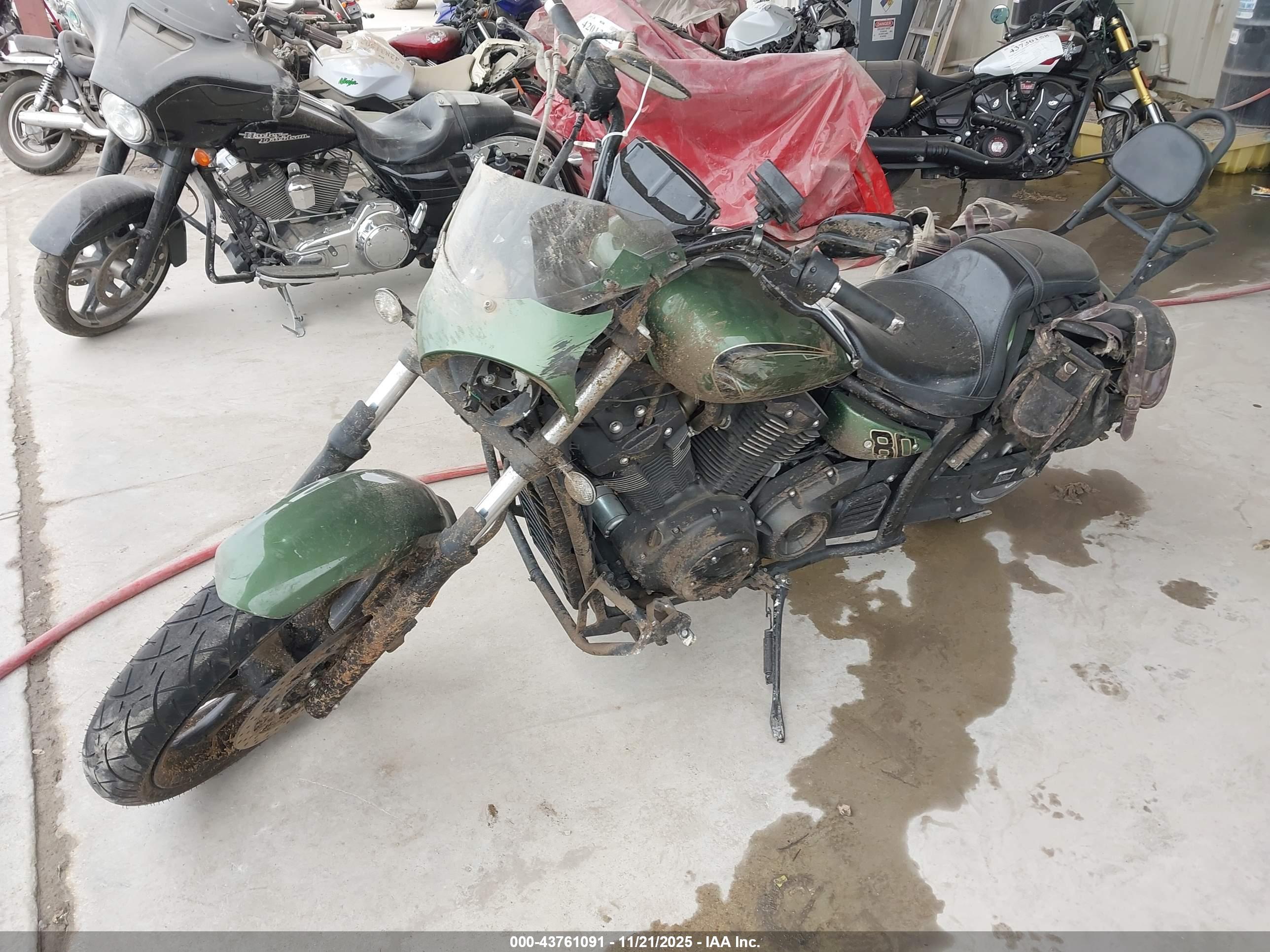 YAMAHA XVS1300 image 2