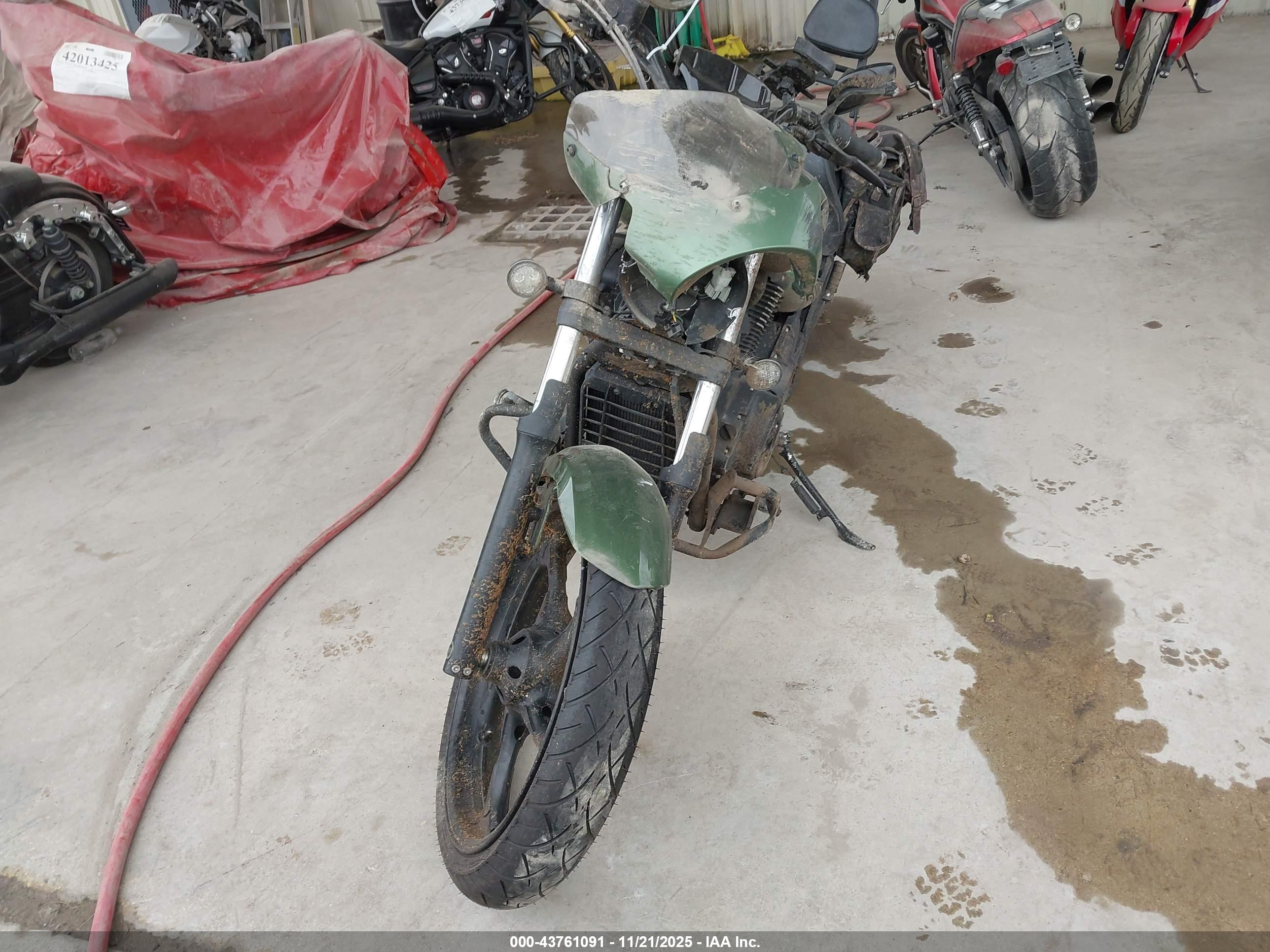 YAMAHA XVS1300 image 5