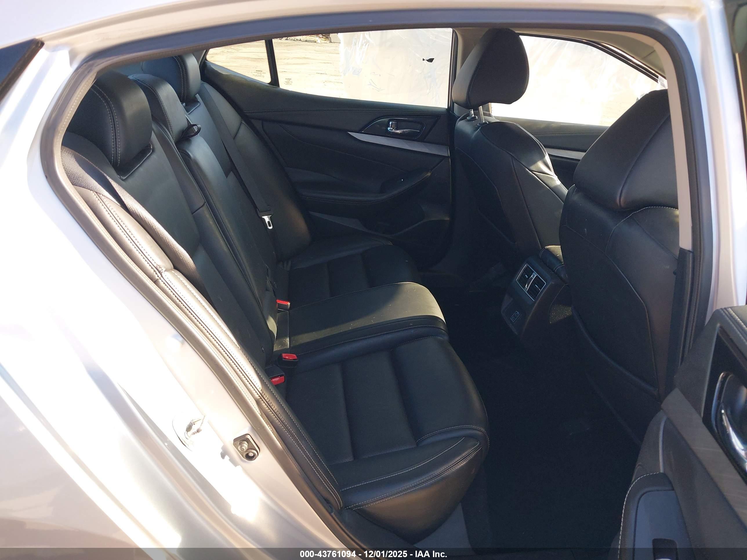 NISSAN MAXIMA image 8