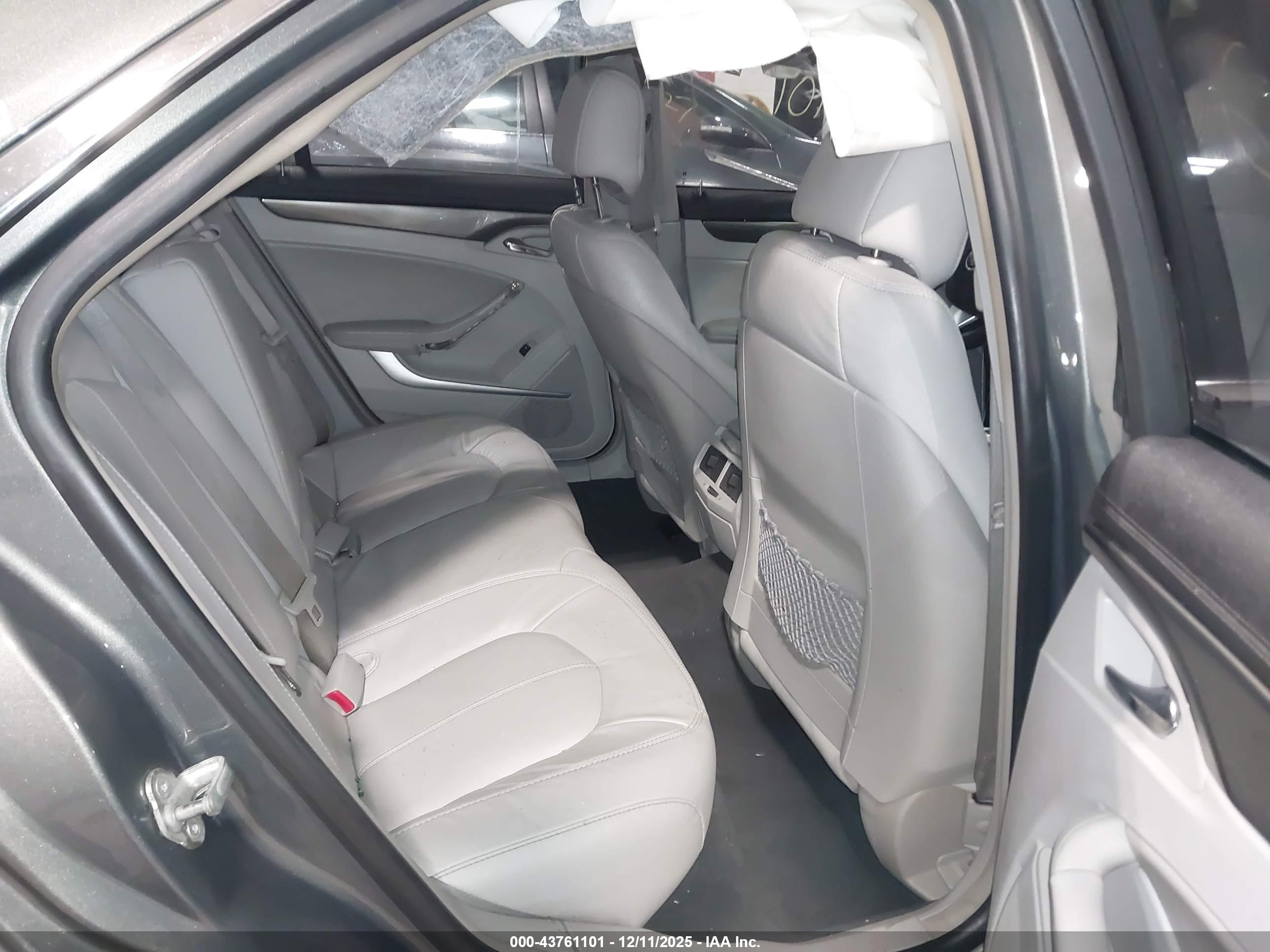 CADILLAC CTS image 8