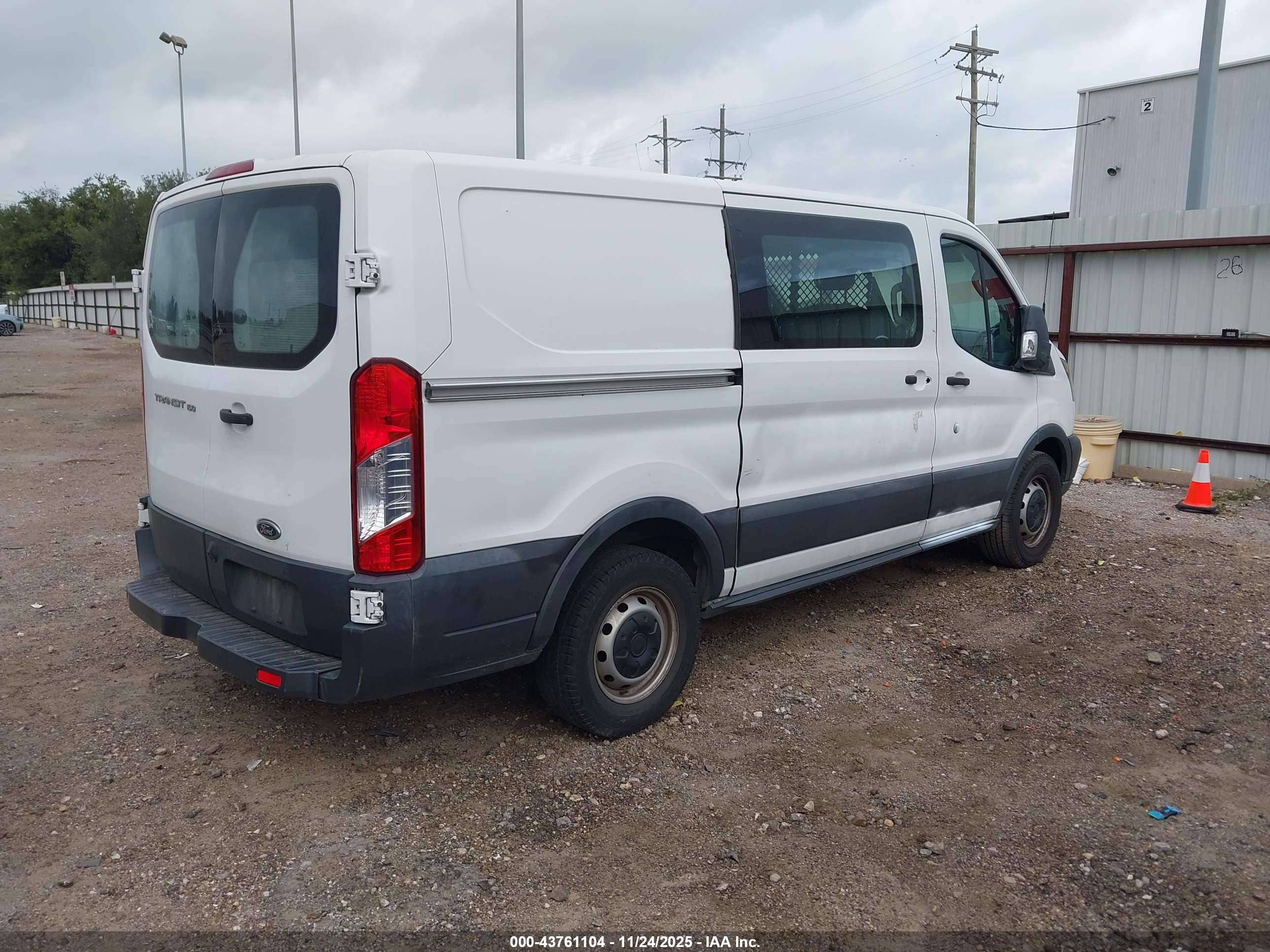 FORD TRANSIT-150 image 4