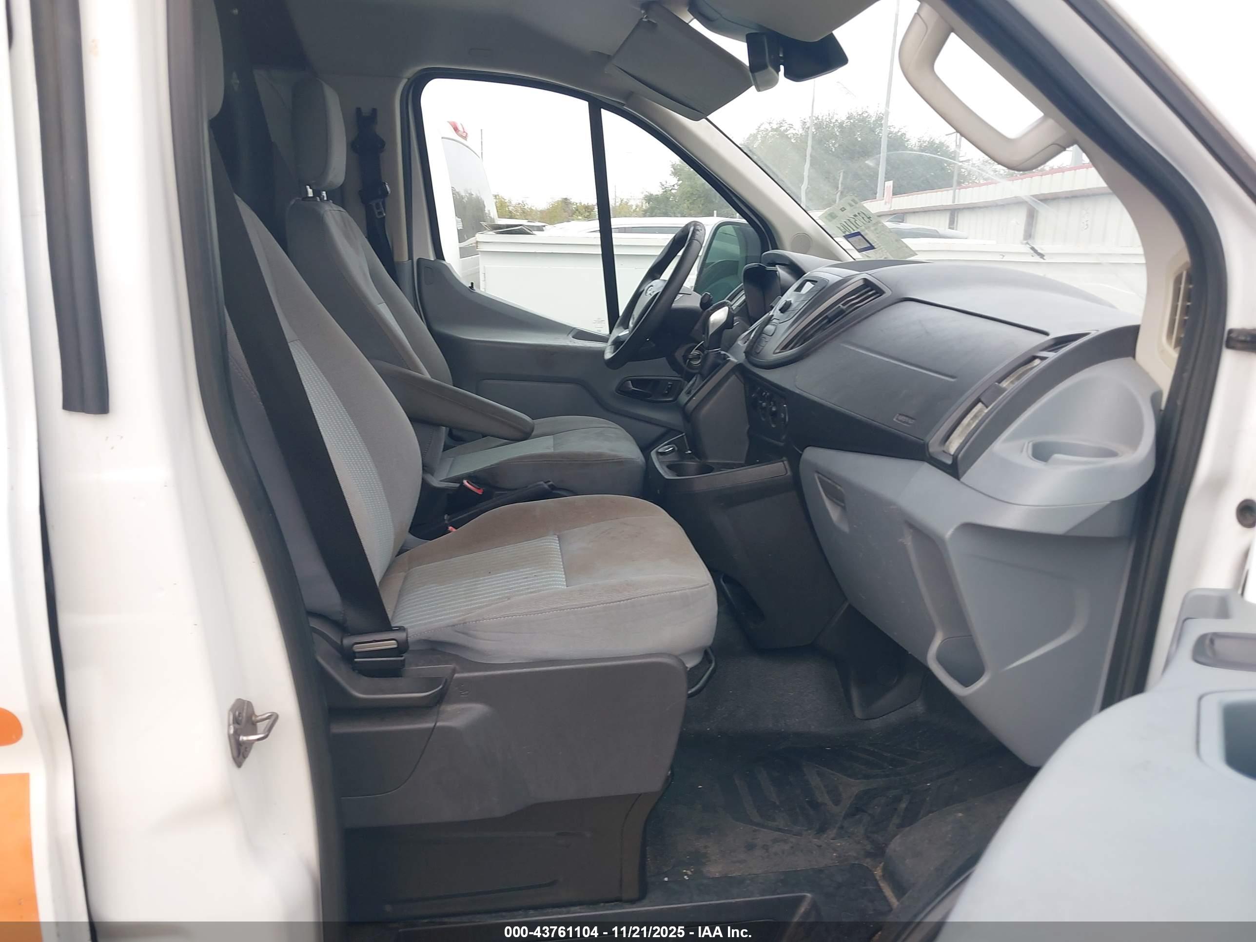 FORD TRANSIT-150 image 5