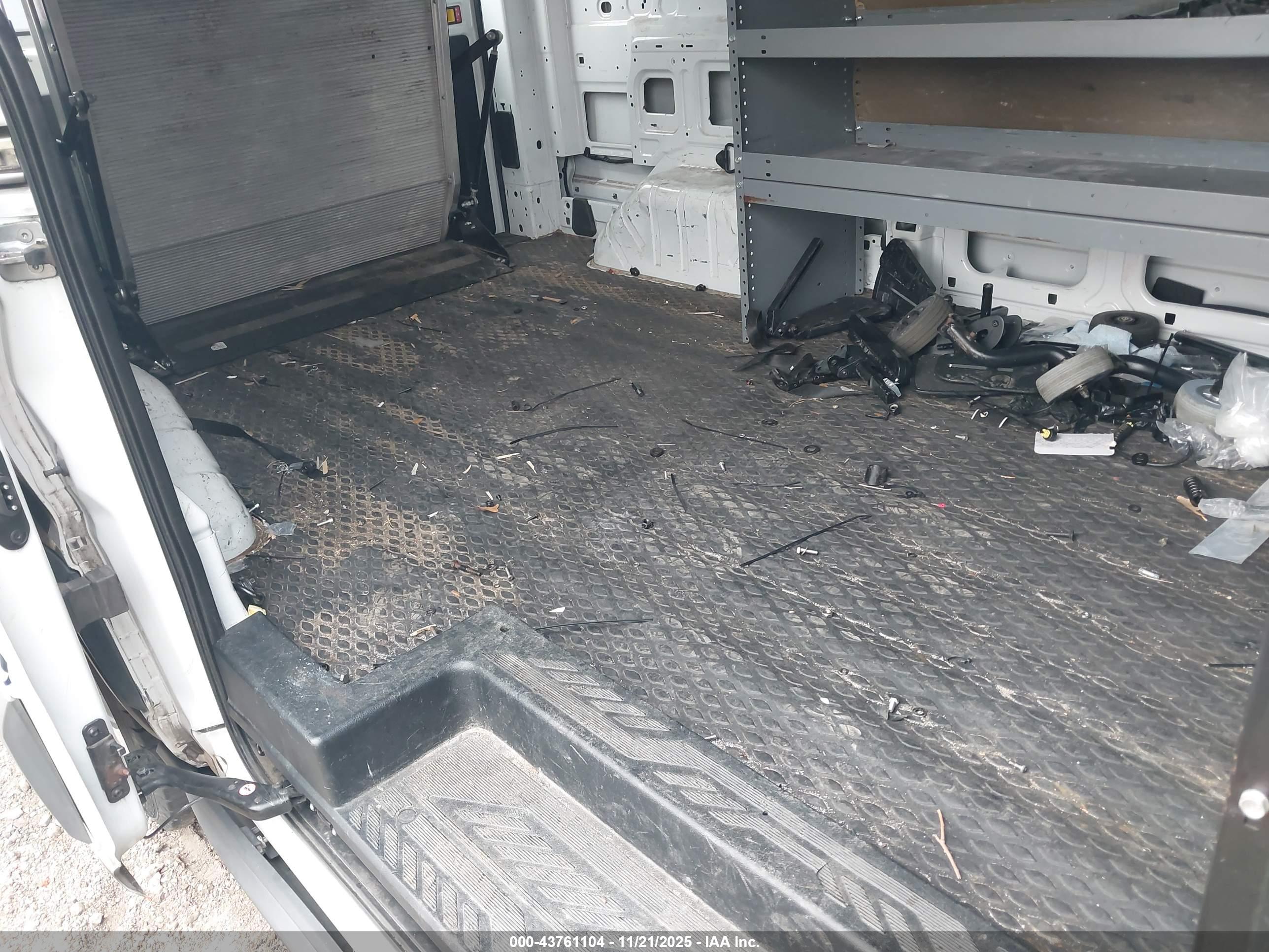 FORD TRANSIT-150 image 8