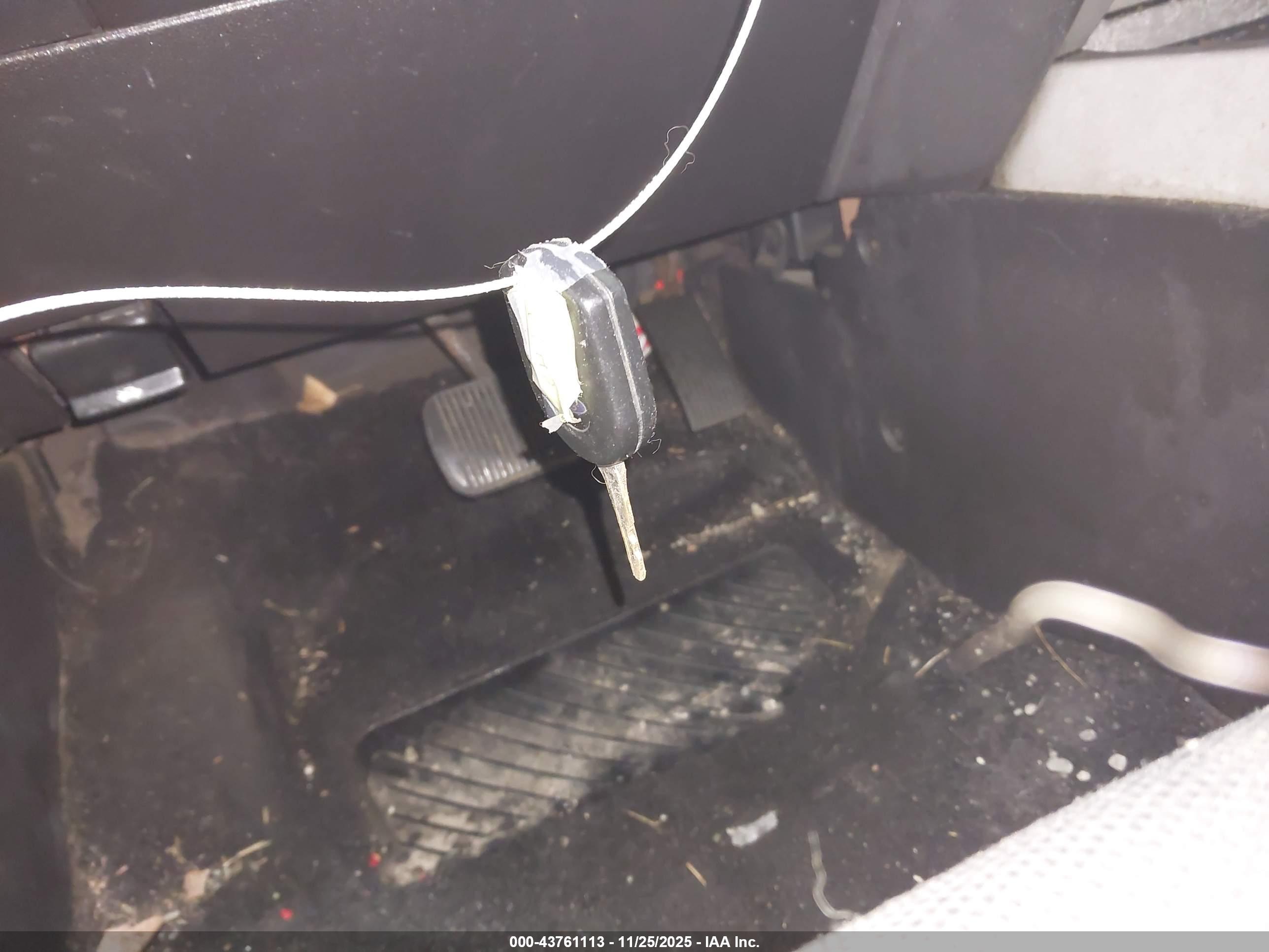 FORD ESCAPE image 11