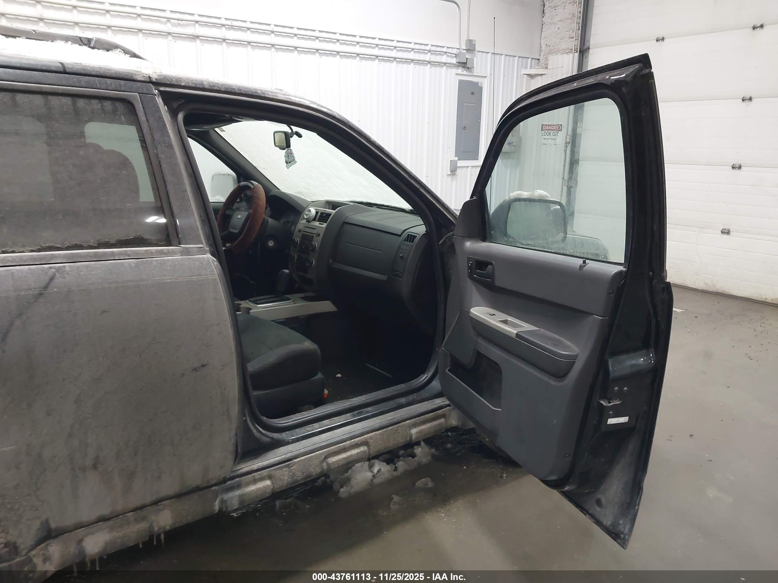 FORD ESCAPE image 5