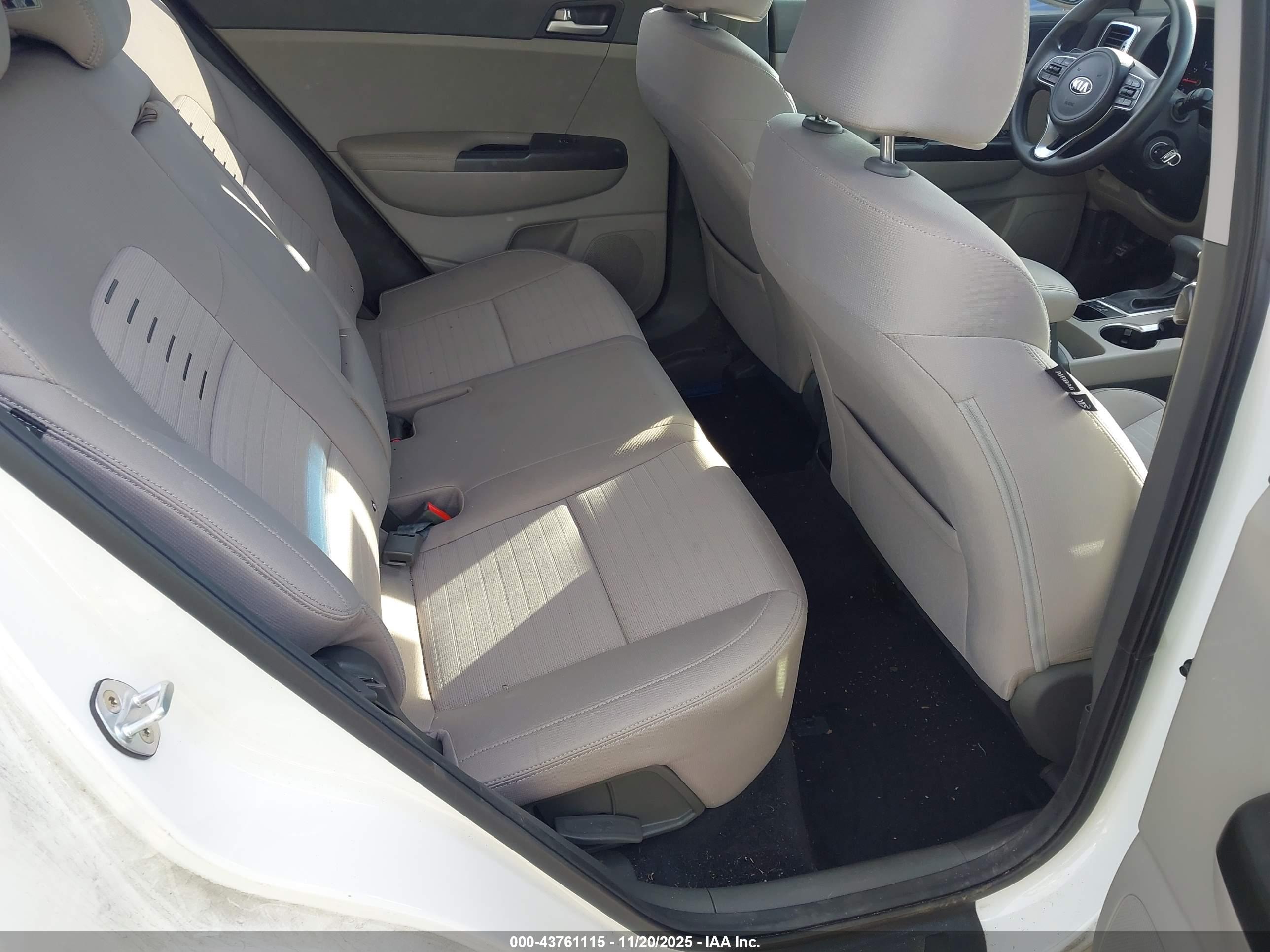 KIA SPORTAGE image 8