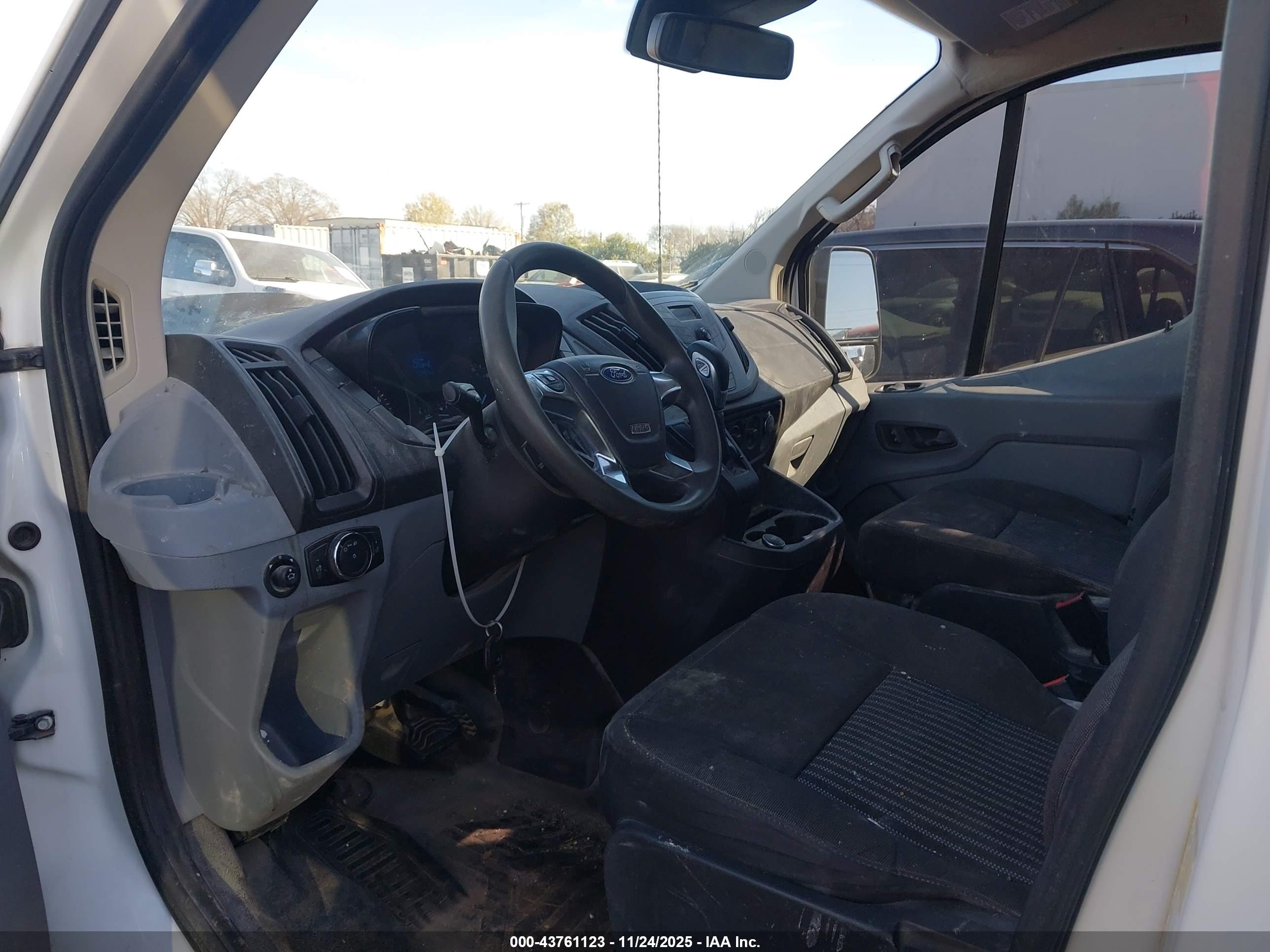 FORD TRANSIT-250 image 5