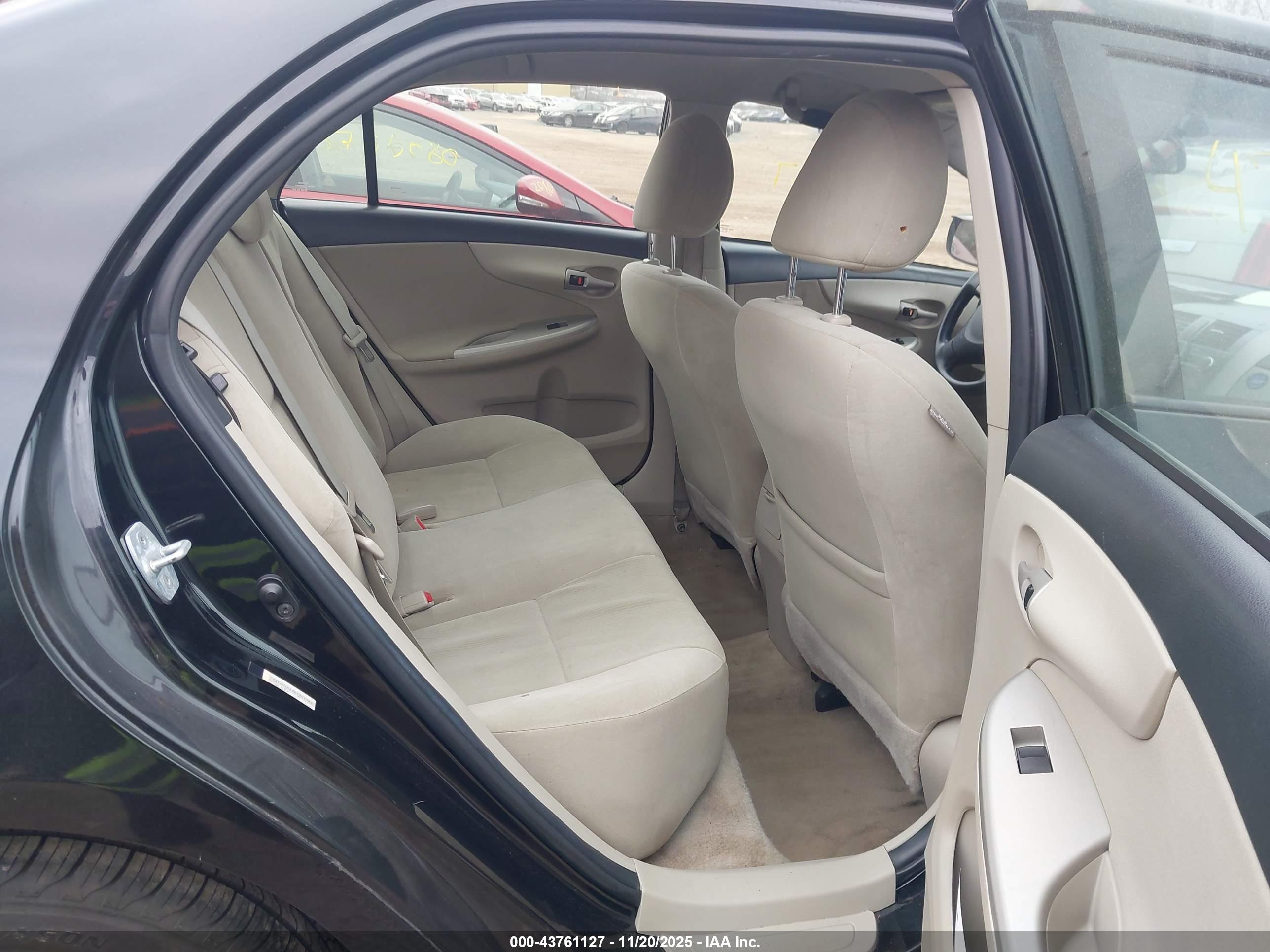 TOYOTA COROLLA image 8