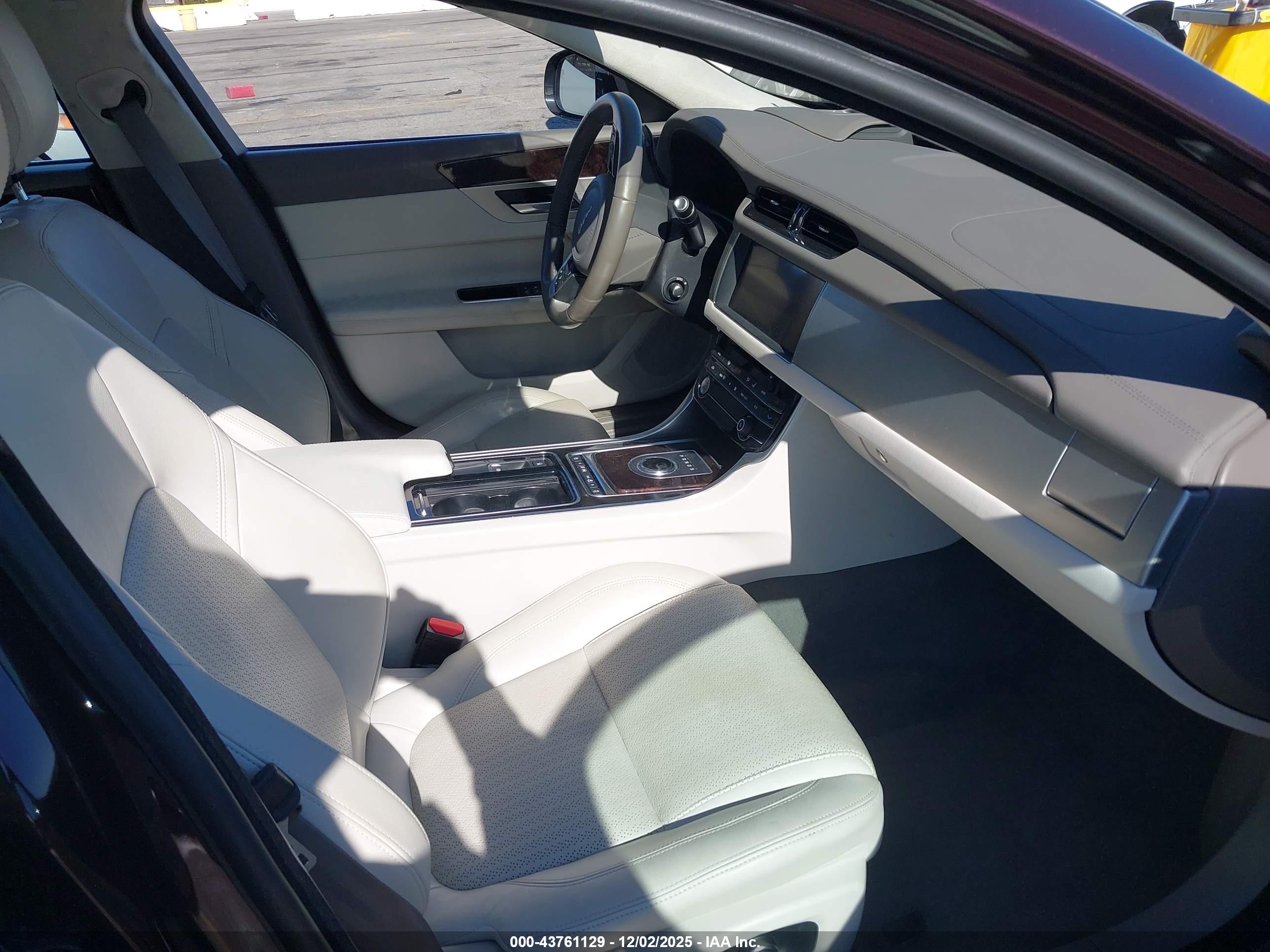 JAGUAR XF image 5