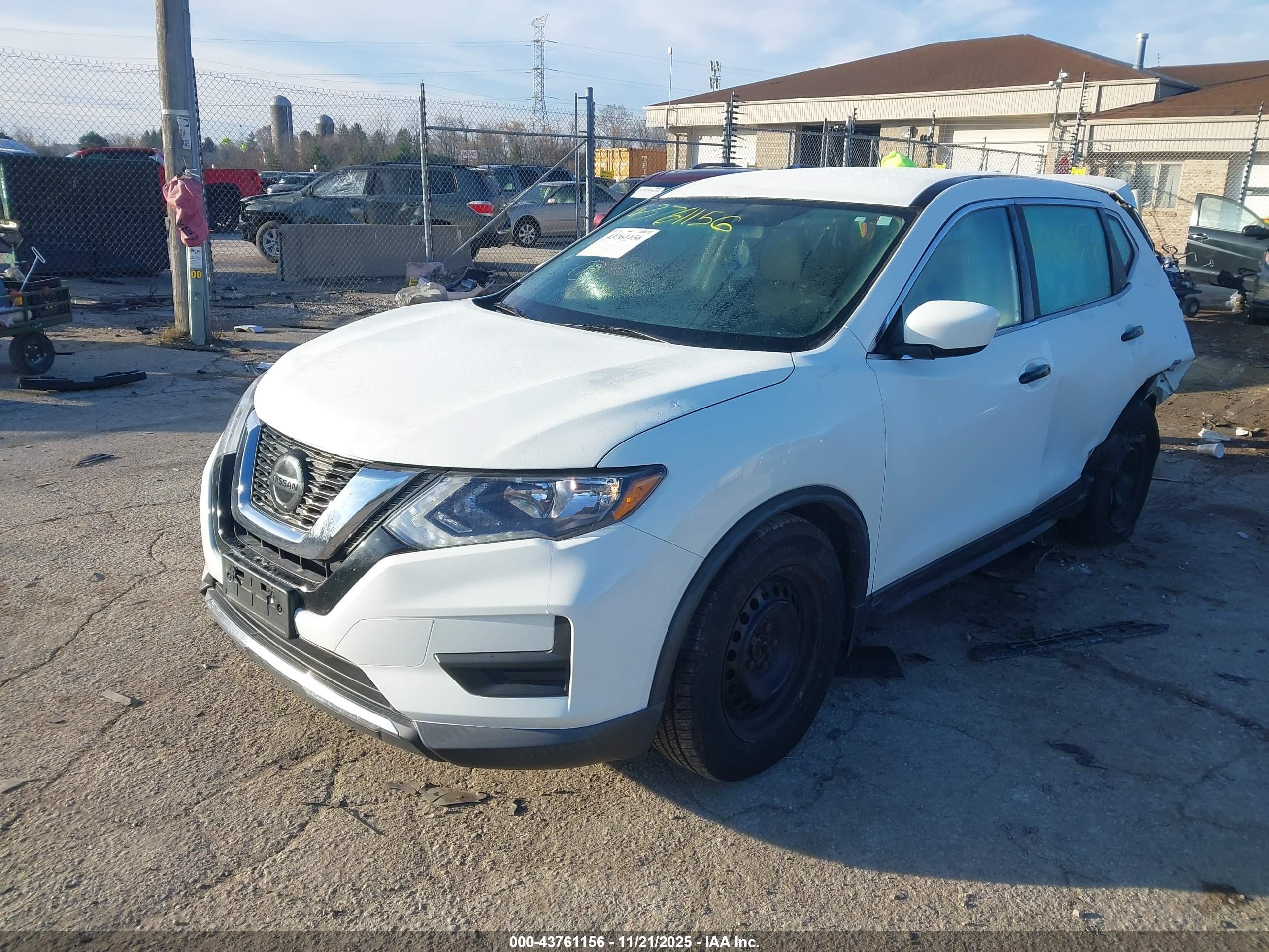 NISSAN ROGUE image 2