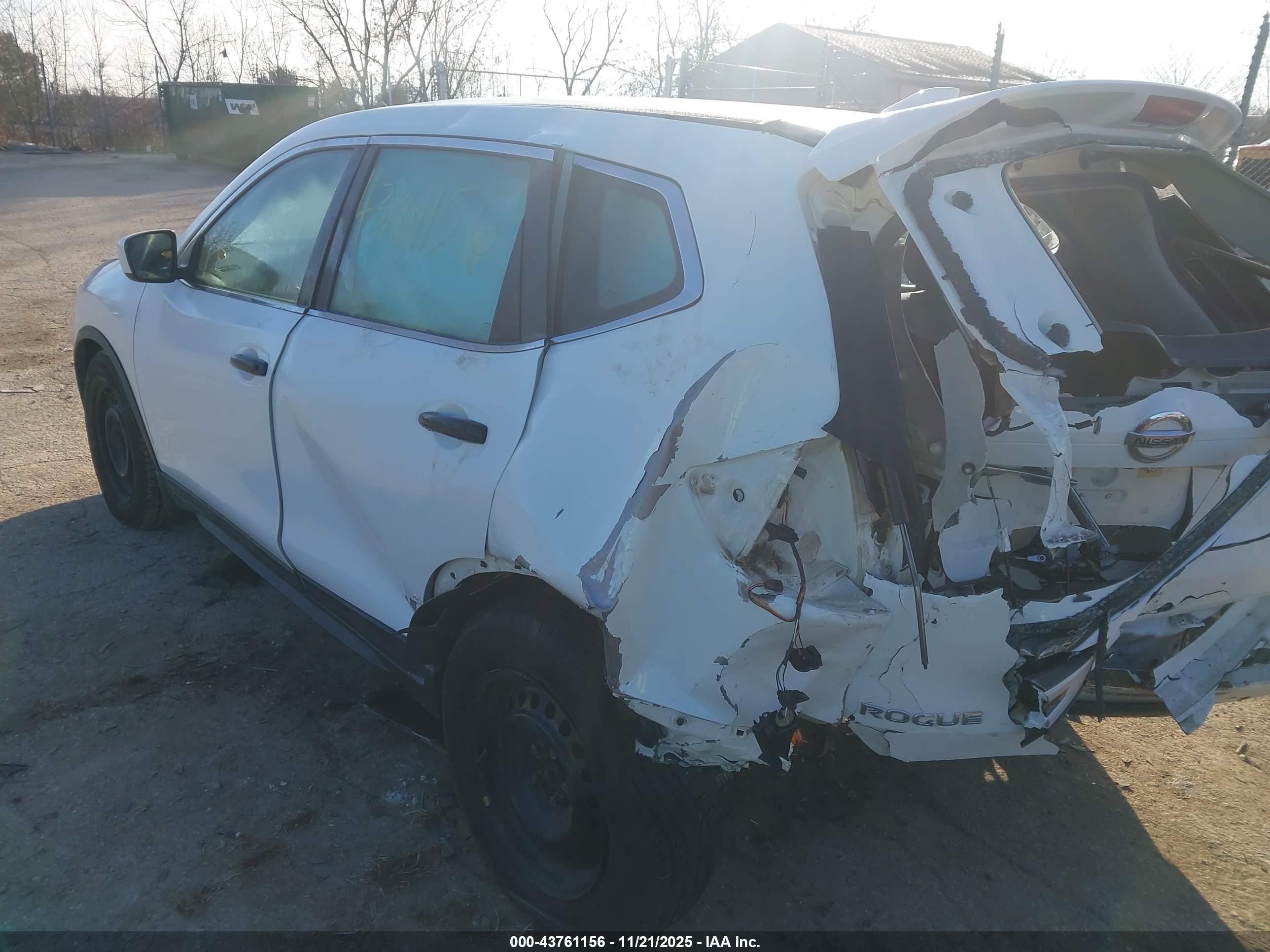 NISSAN ROGUE image 3