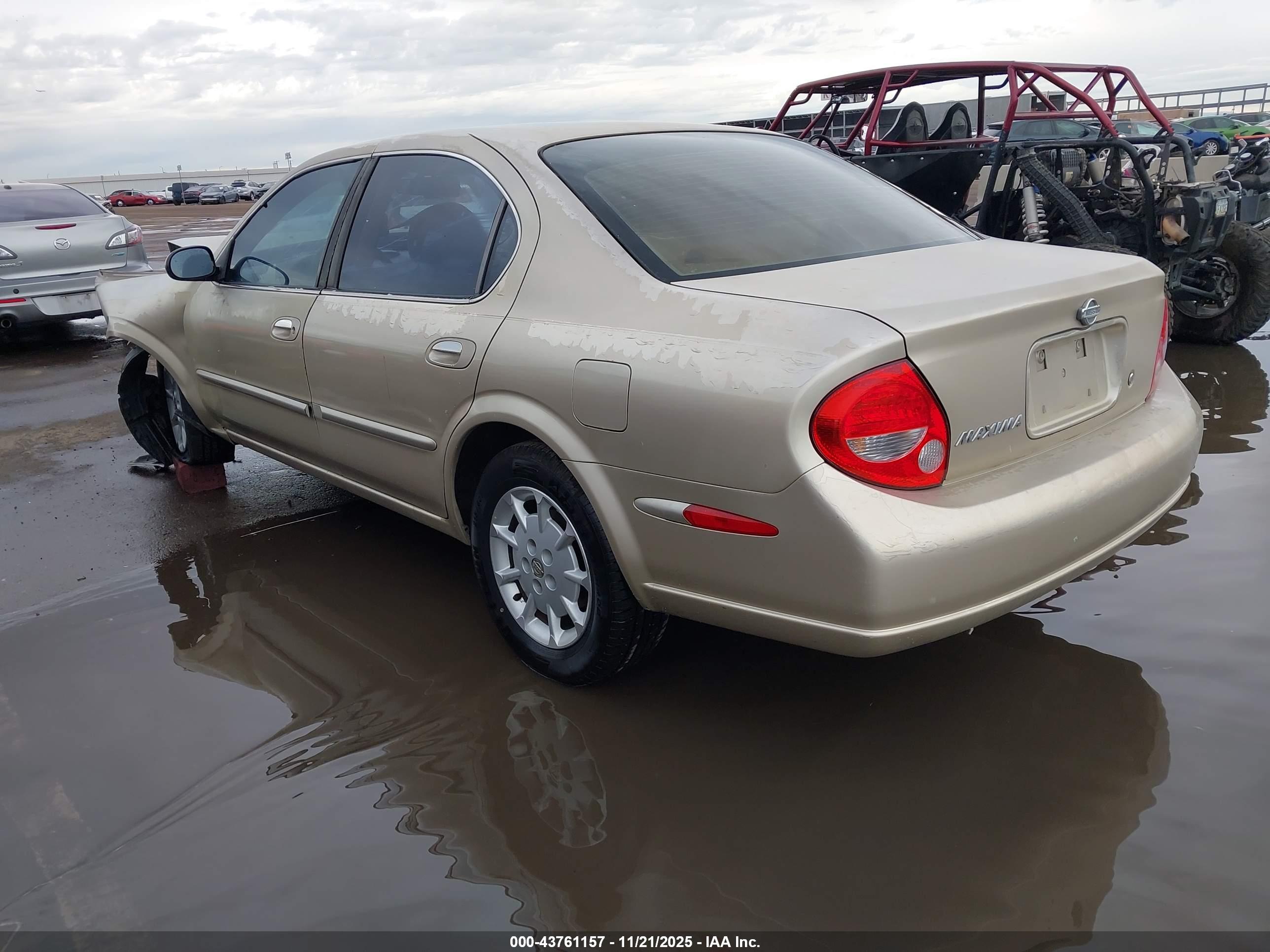 NISSAN MAXIMA image 3