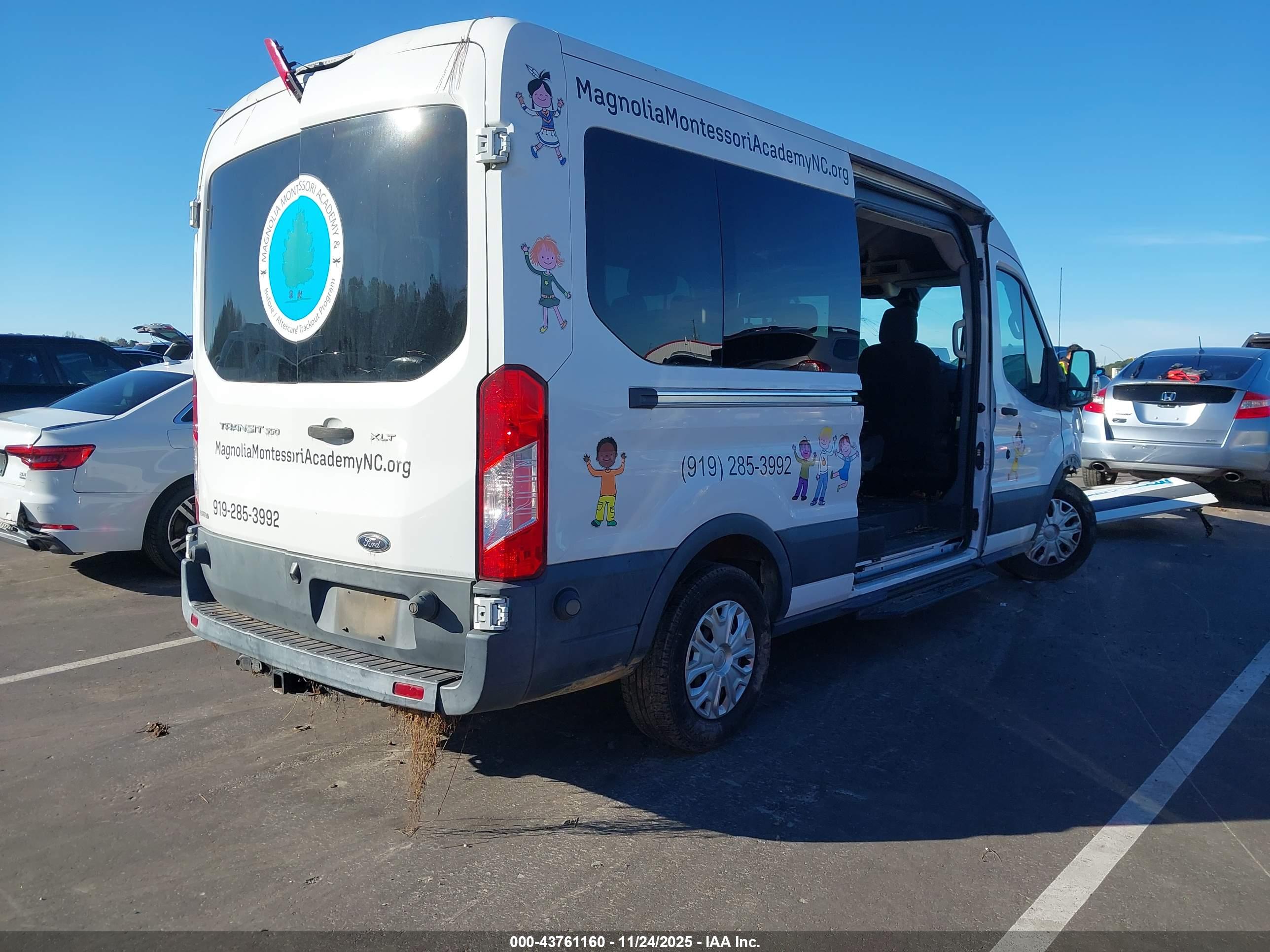 FORD TRANSIT-350 image 4