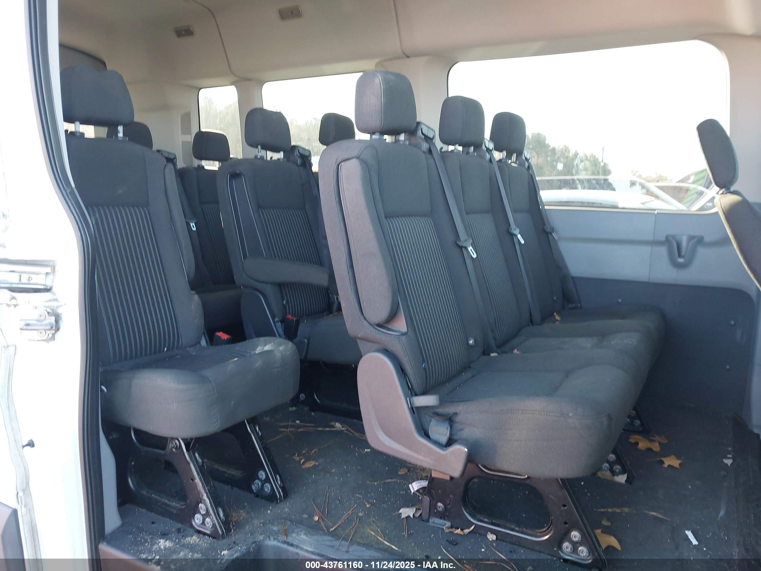 FORD TRANSIT-350 image 8