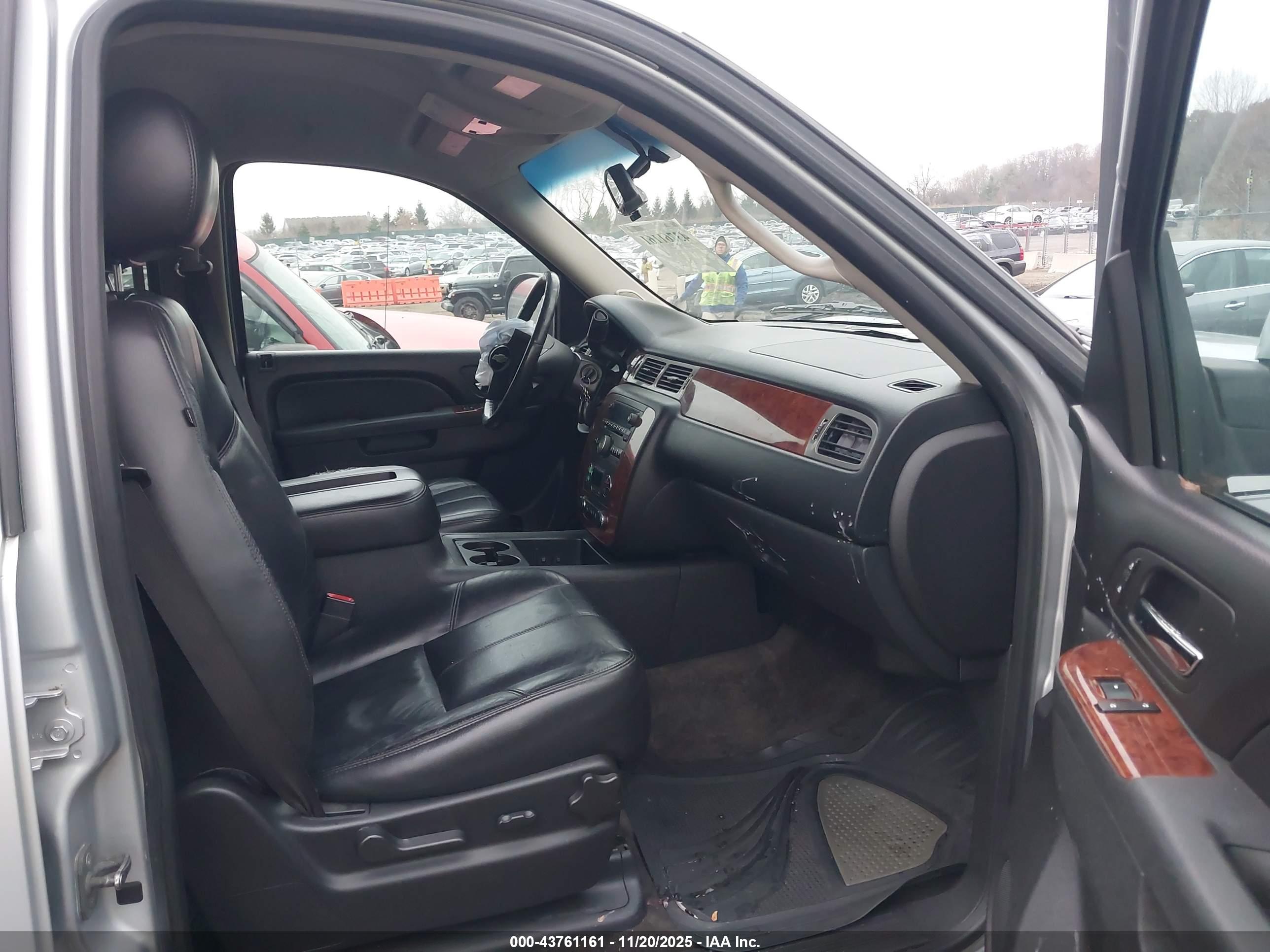 CHEVROLET TAHOE image 5