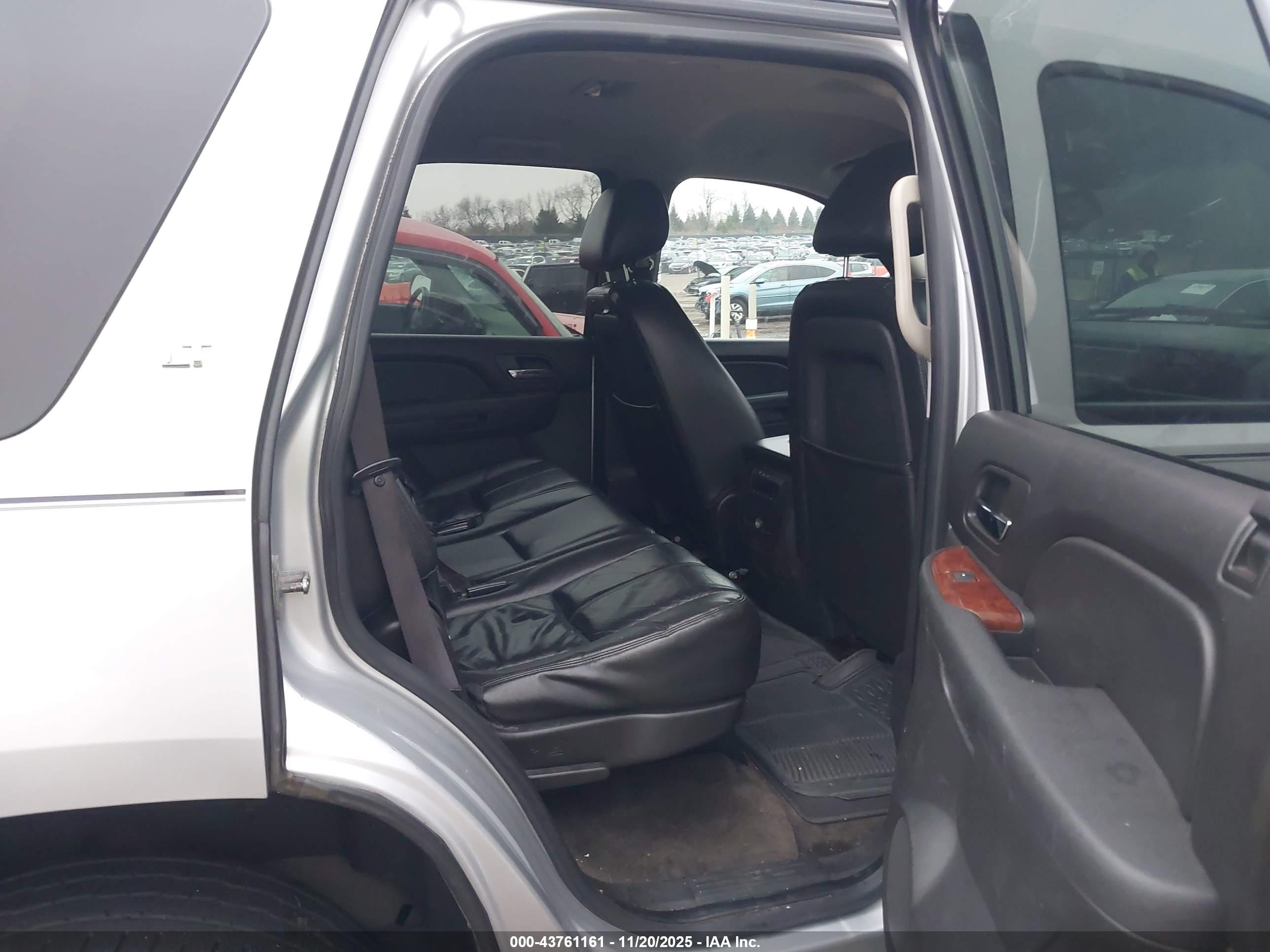 CHEVROLET TAHOE image 8