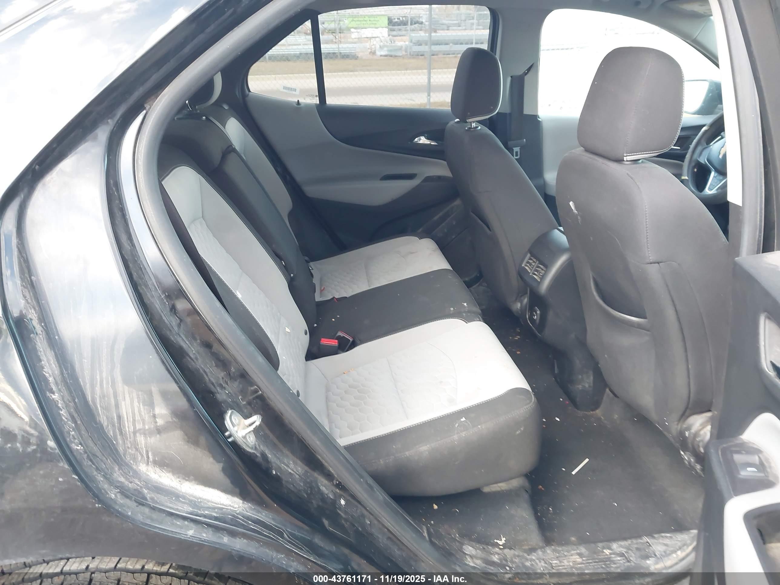 CHEVROLET EQUINOX image 8