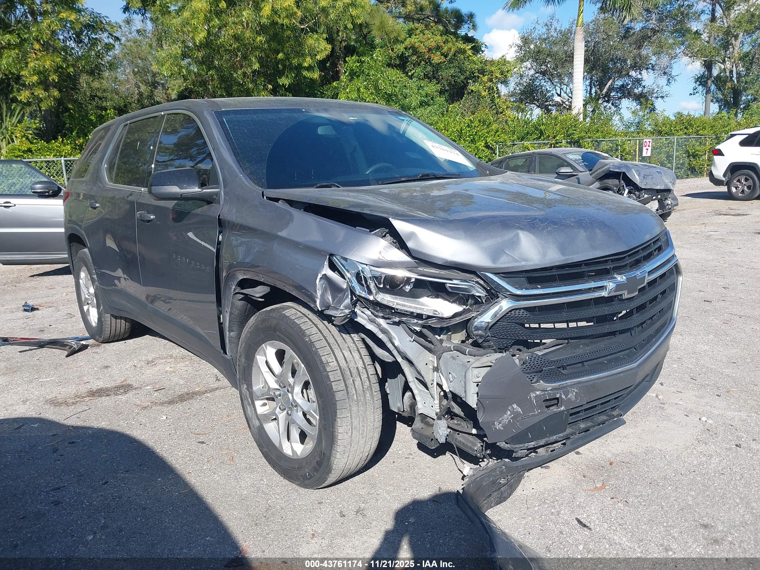 CHEVROLET TRAVERSE image 6